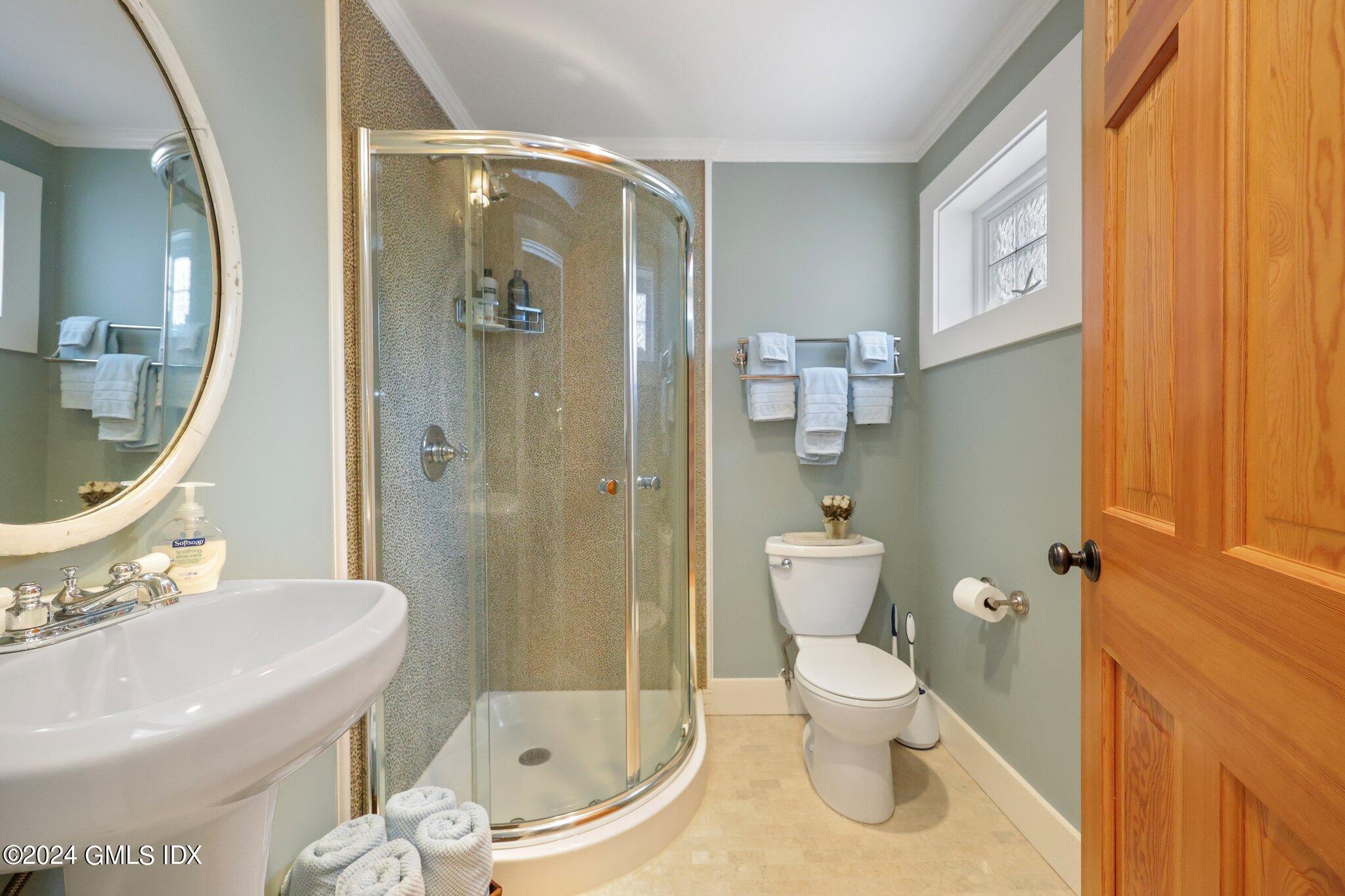 Old Greenwich, Connecticut 06870, United States, 3 Bedrooms Bedrooms, ,4 BathroomsBathrooms,Residential,Pending,51274