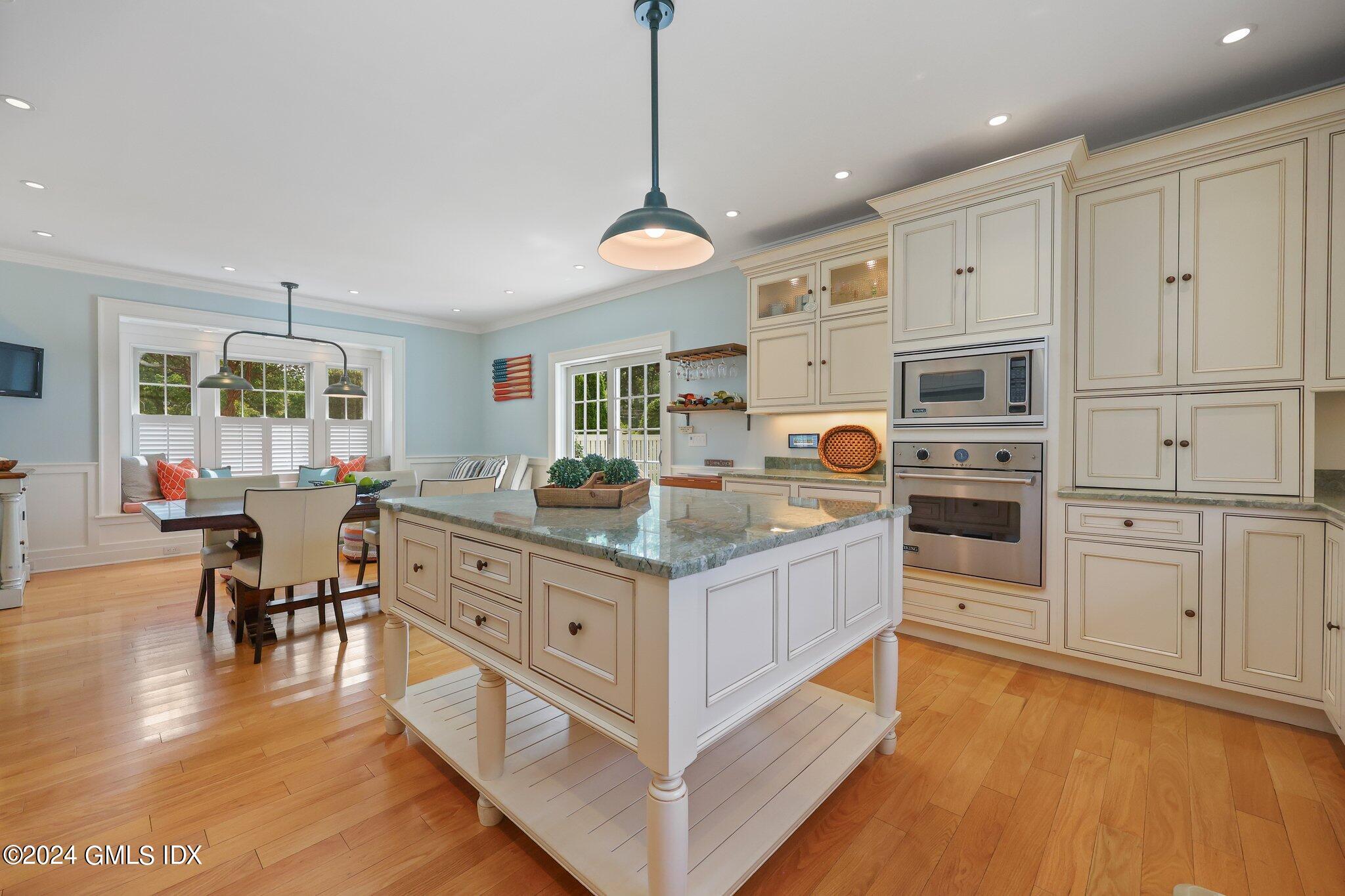 Old Greenwich, Connecticut 06870, United States, 3 Bedrooms Bedrooms, ,4 BathroomsBathrooms,Residential,Pending,51274