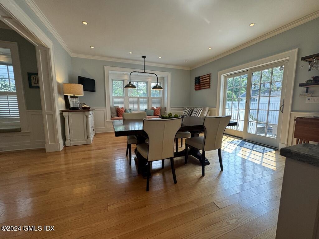 Old Greenwich, Connecticut 06870, United States, 3 Bedrooms Bedrooms, ,4 BathroomsBathrooms,Residential,Pending,51274