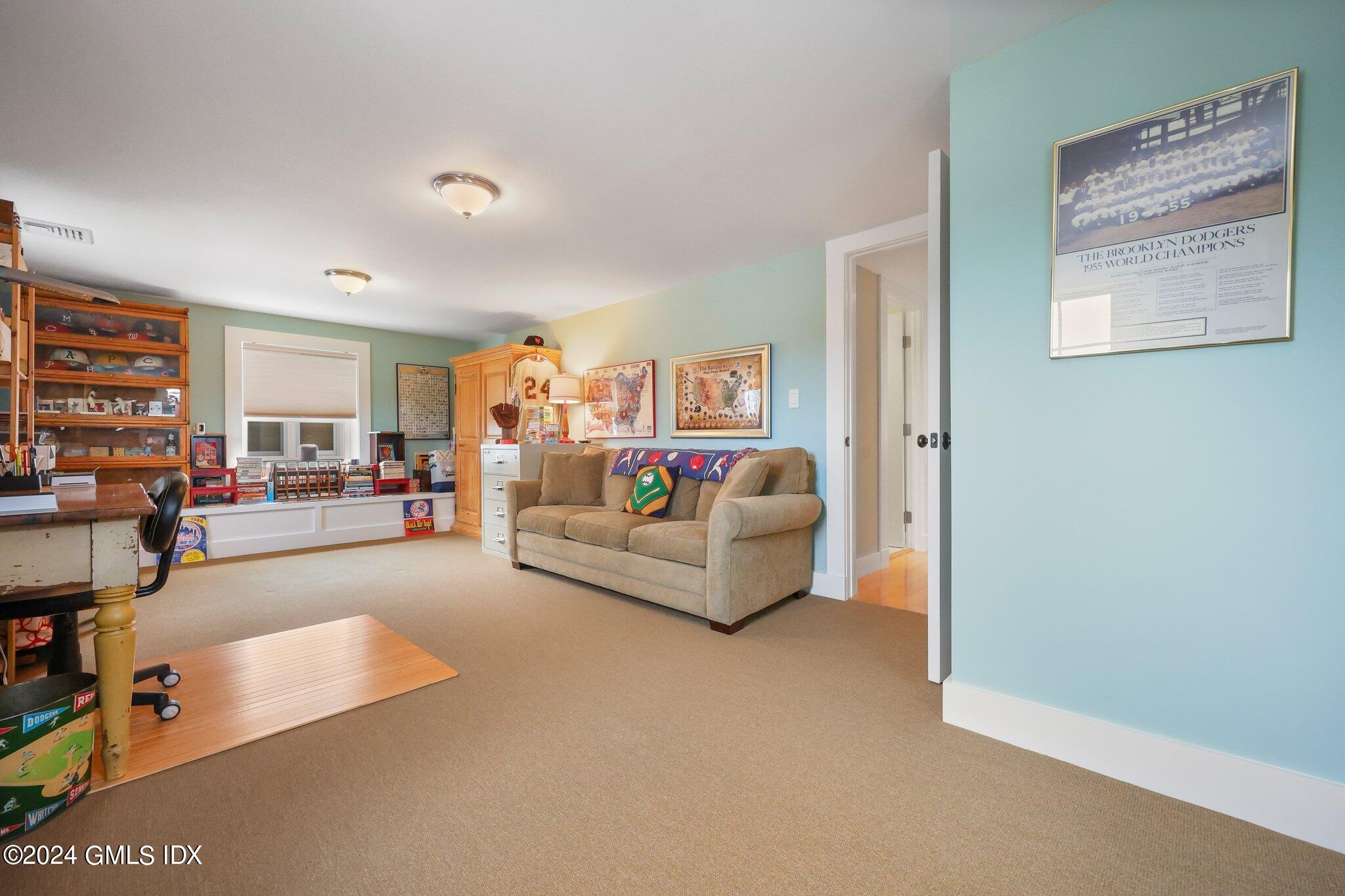 Old Greenwich, Connecticut 06870, United States, 3 Bedrooms Bedrooms, ,4 BathroomsBathrooms,Residential,Pending,51274