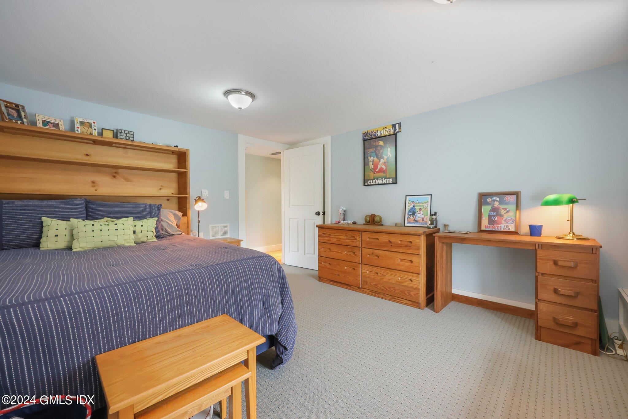 Old Greenwich, Connecticut 06870, United States, 3 Bedrooms Bedrooms, ,4 BathroomsBathrooms,Residential,Pending,51274