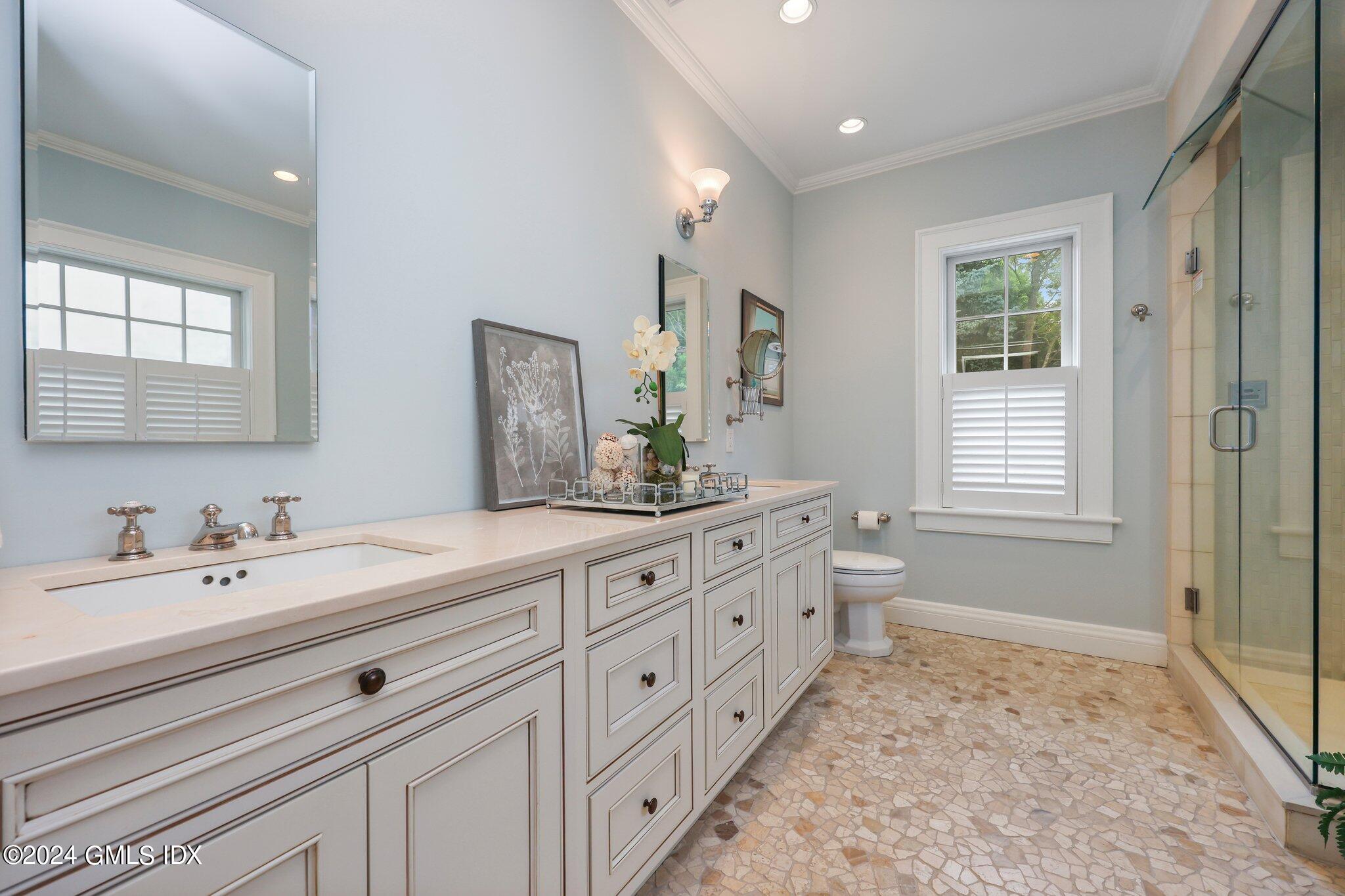 Old Greenwich, Connecticut 06870, United States, 3 Bedrooms Bedrooms, ,4 BathroomsBathrooms,Residential,Pending,51274