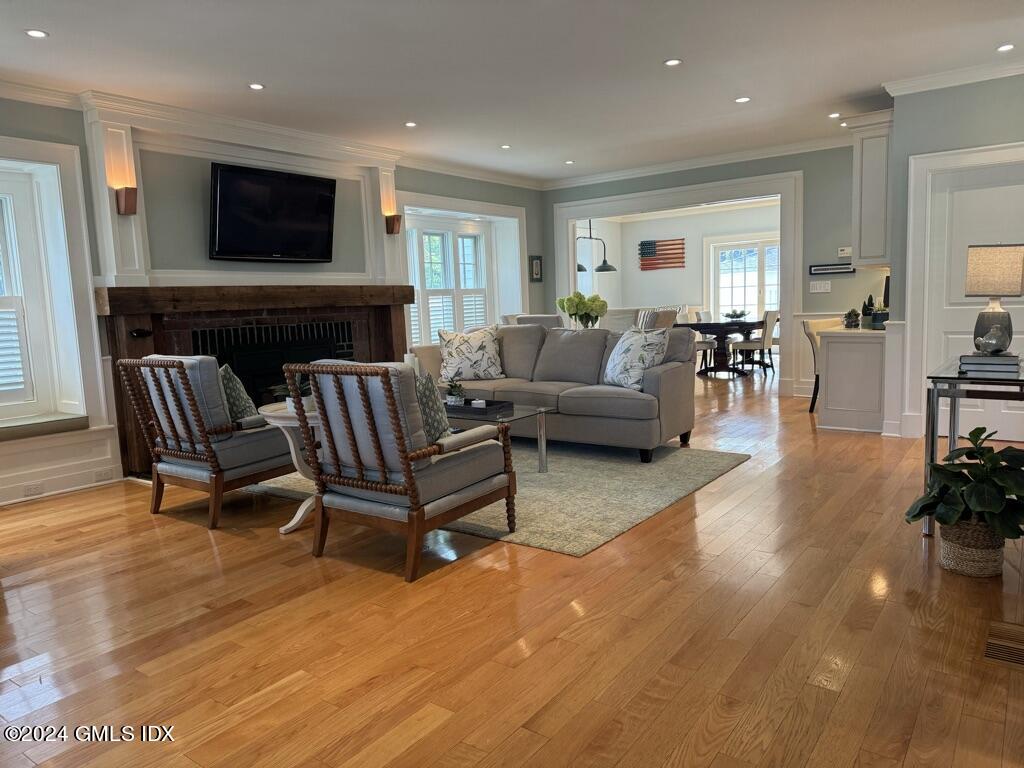 Old Greenwich, Connecticut 06870, United States, 3 Bedrooms Bedrooms, ,4 BathroomsBathrooms,Residential,Pending,51274