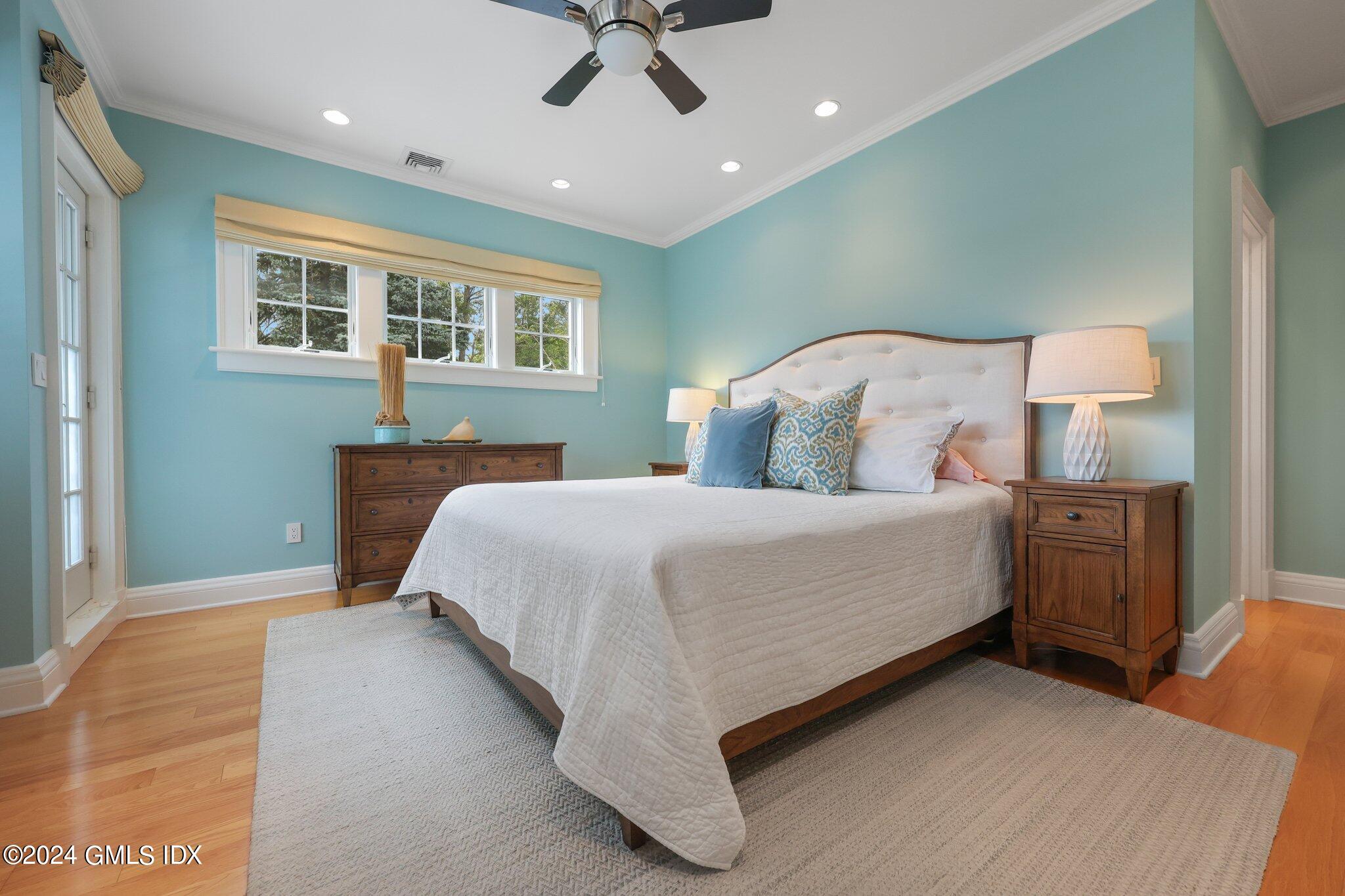 Old Greenwich, Connecticut 06870, United States, 3 Bedrooms Bedrooms, ,4 BathroomsBathrooms,Residential,Pending,51274