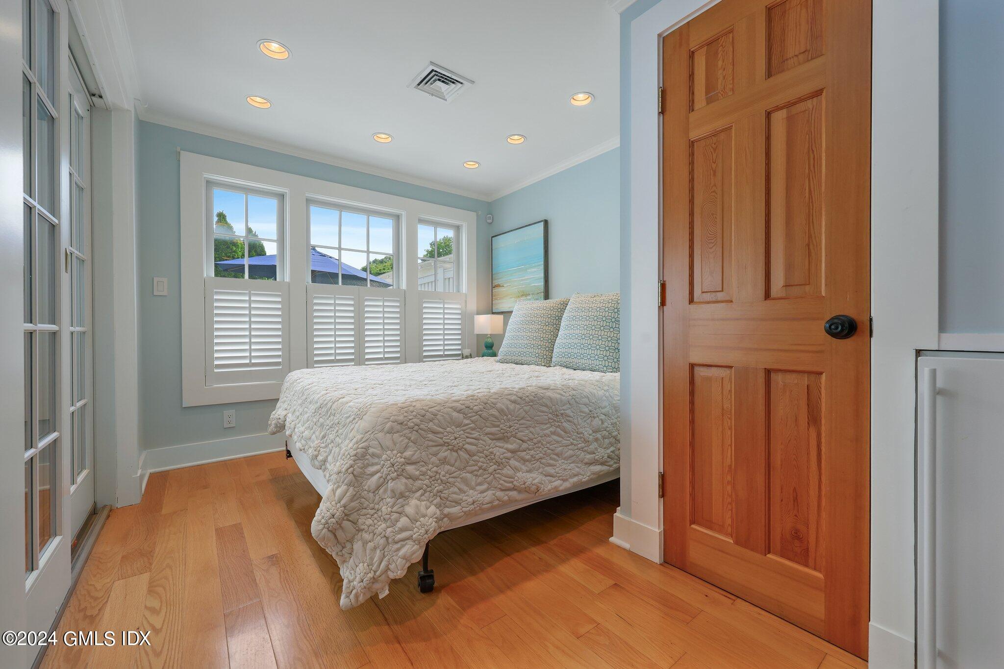 Old Greenwich, Connecticut 06870, United States, 3 Bedrooms Bedrooms, ,4 BathroomsBathrooms,Residential,Pending,51274