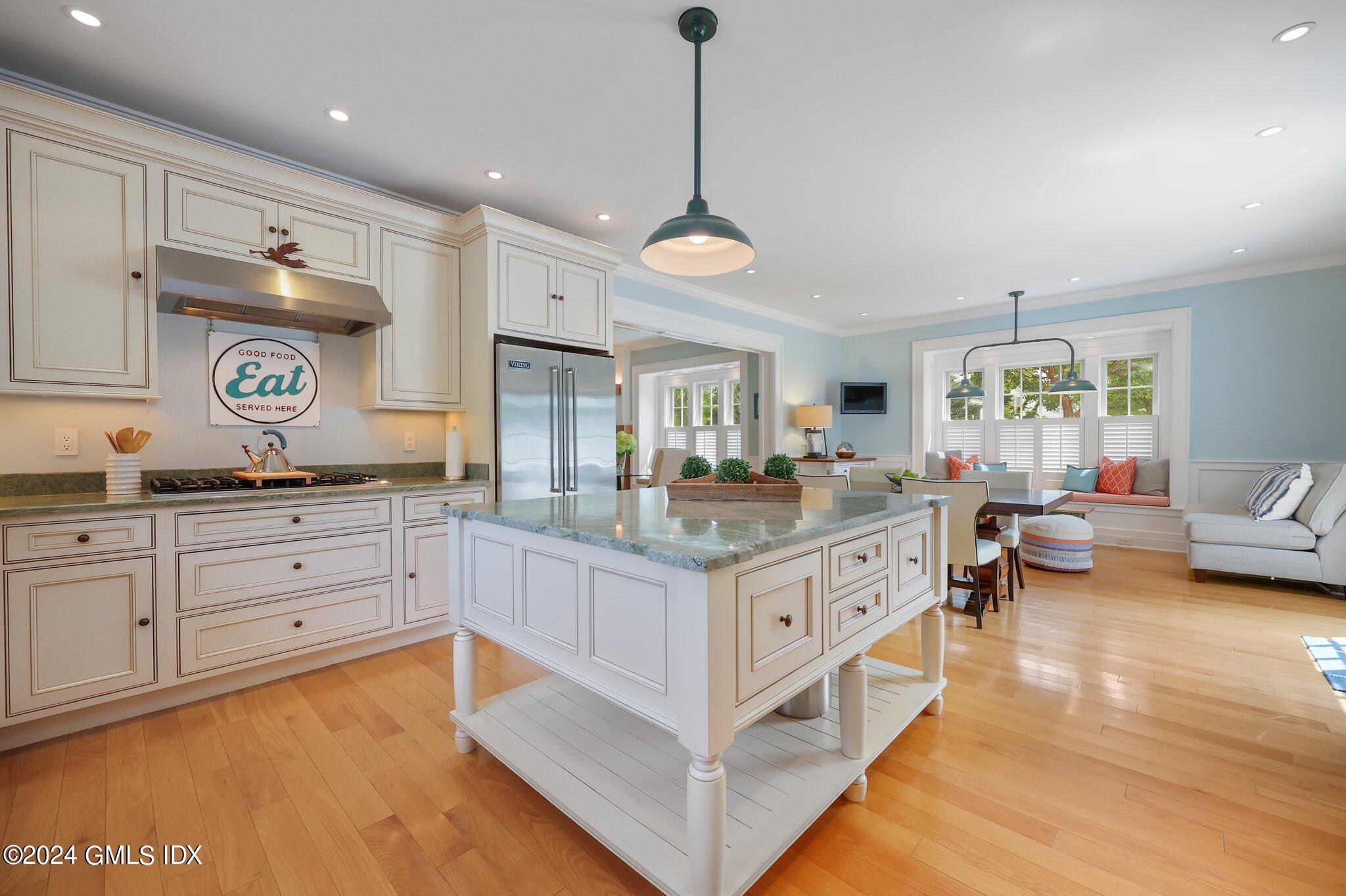 Old Greenwich, Connecticut 06870, United States, 3 Bedrooms Bedrooms, ,4 BathroomsBathrooms,Residential,Pending,51274