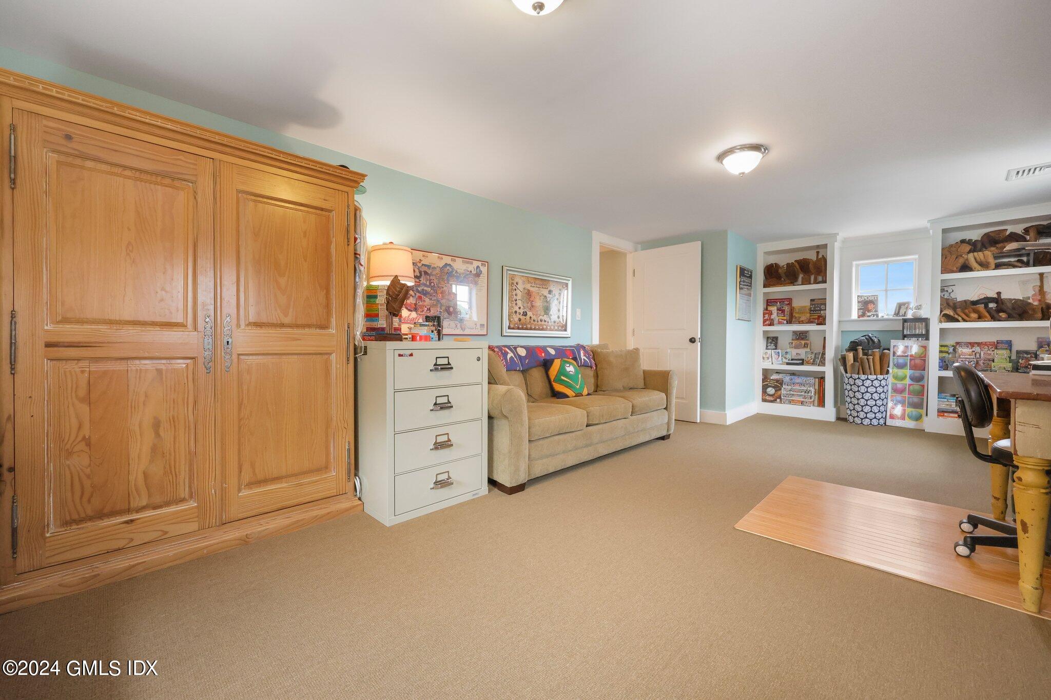 Old Greenwich, Connecticut 06870, United States, 3 Bedrooms Bedrooms, ,4 BathroomsBathrooms,Residential,Pending,51274