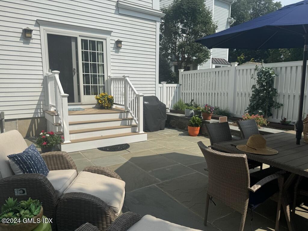 Old Greenwich, Connecticut 06870, United States, 3 Bedrooms Bedrooms, ,4 BathroomsBathrooms,Residential,Pending,51274