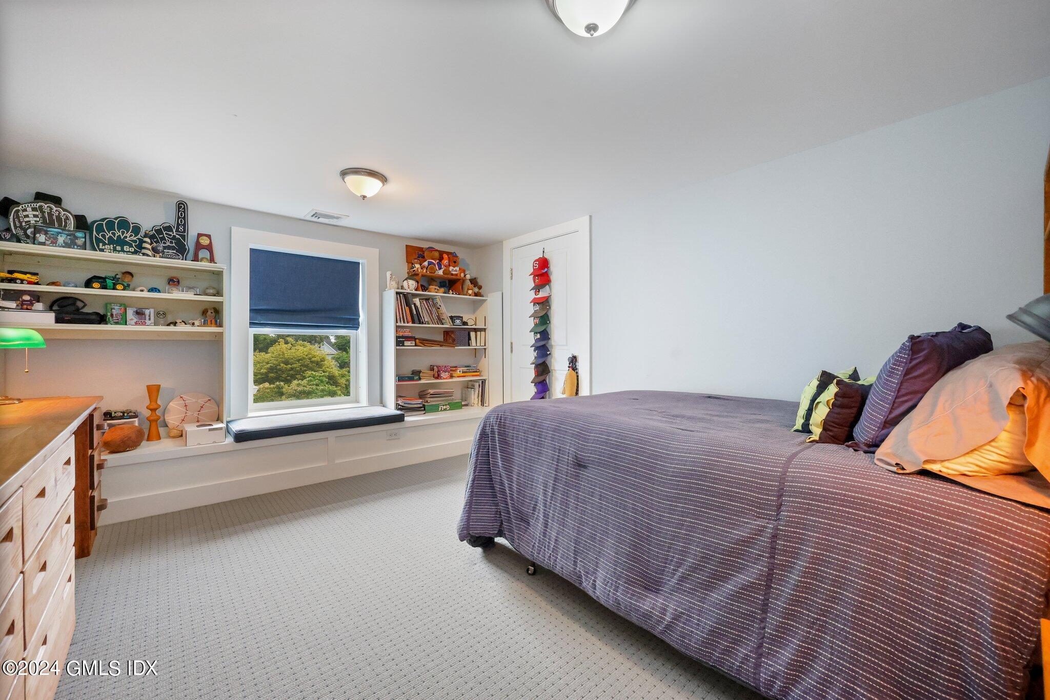 Old Greenwich, Connecticut 06870, United States, 3 Bedrooms Bedrooms, ,4 BathroomsBathrooms,Residential,Pending,51274