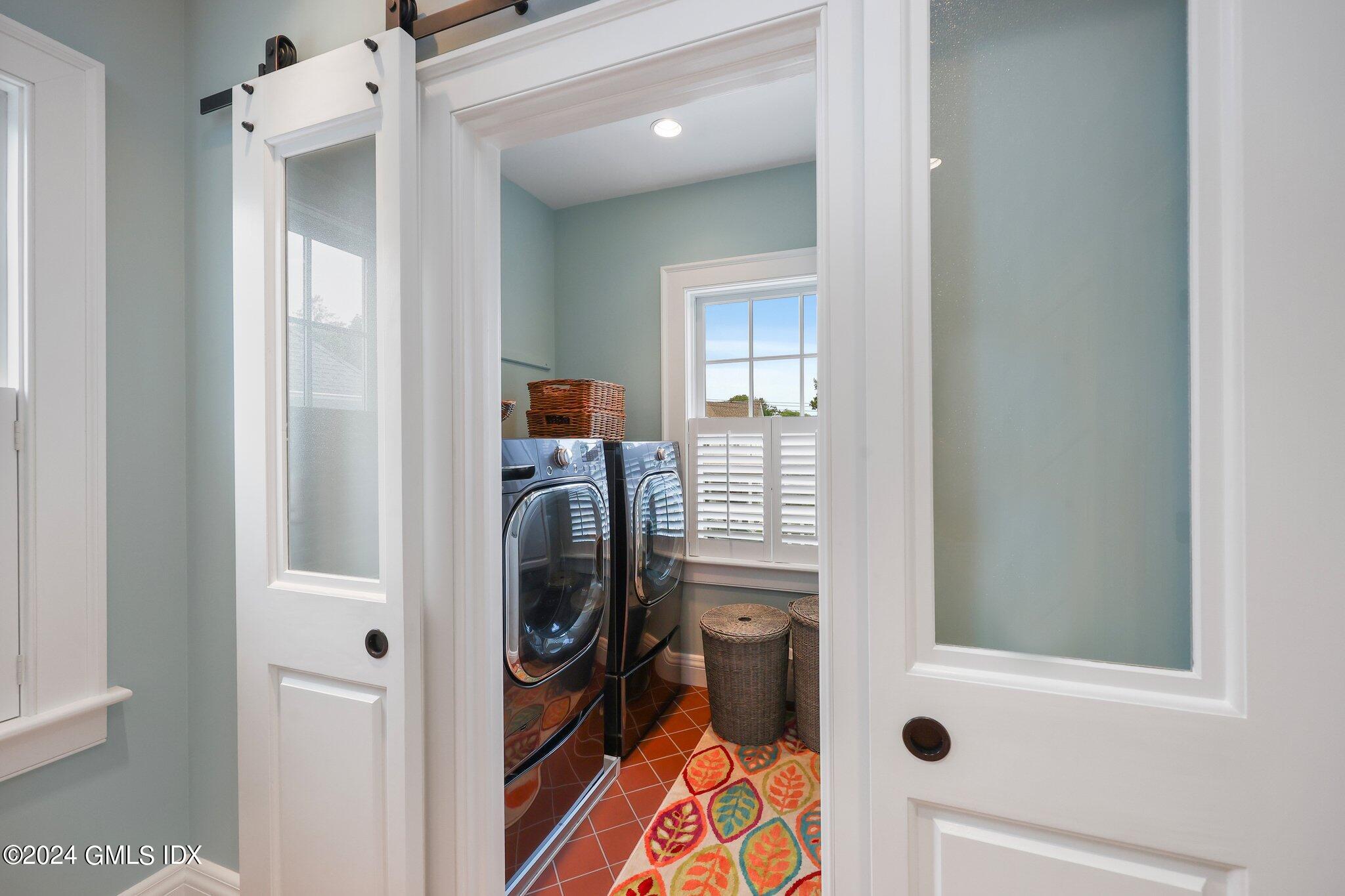 Old Greenwich, Connecticut 06870, United States, 3 Bedrooms Bedrooms, ,4 BathroomsBathrooms,Residential,Pending,51274