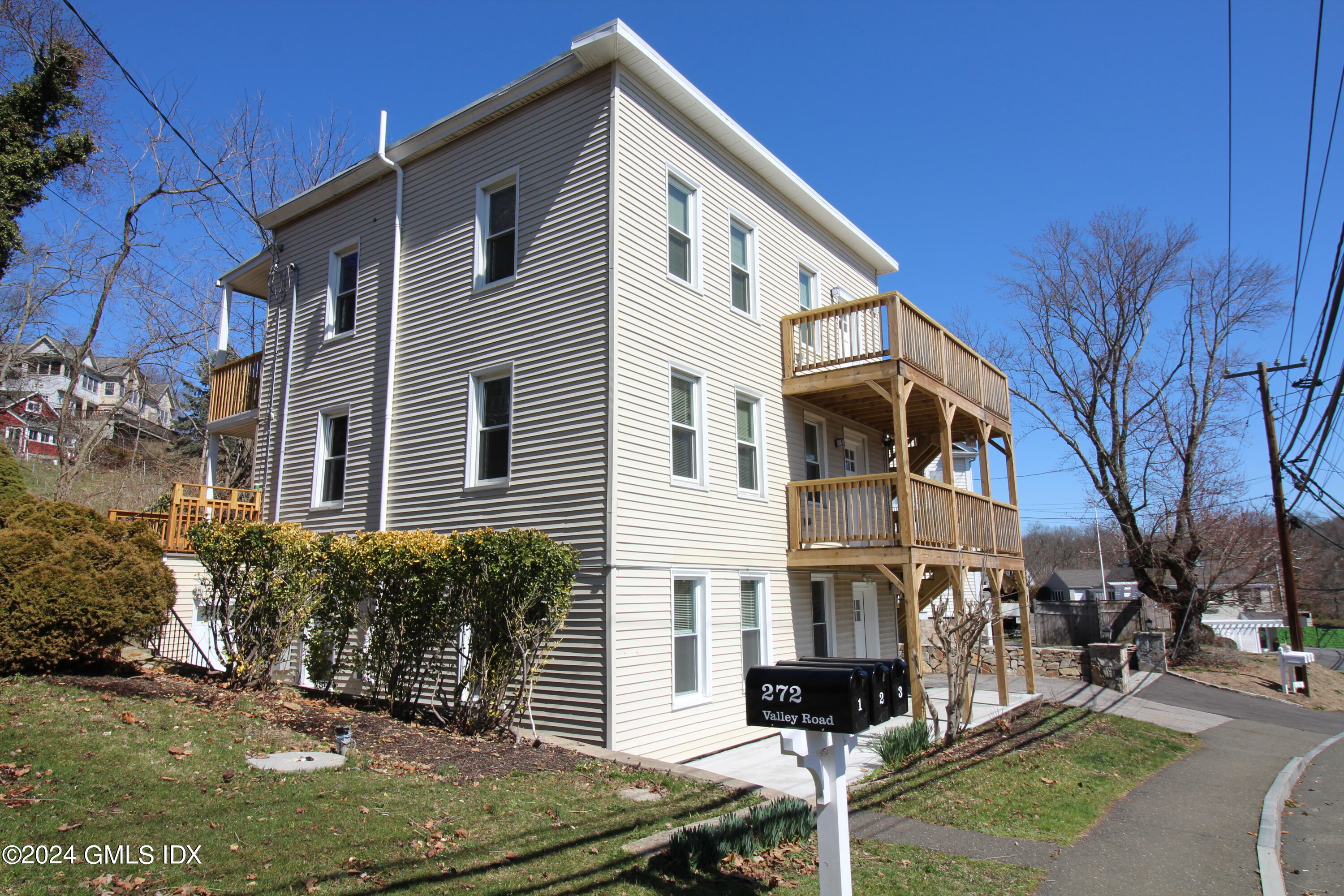 Rental Property at 272 Valley Road, Cos Cob, Connecticut - Bedrooms: 2 
Bathrooms: 1  - $2,725 MO.