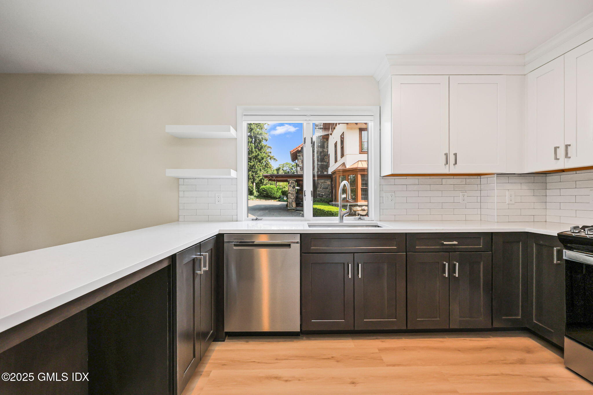 Rental Property at 11 Maple Avenue, Greenwich, Connecticut - Bedrooms: 2 
Bathrooms: 1  - $4,750 MO.