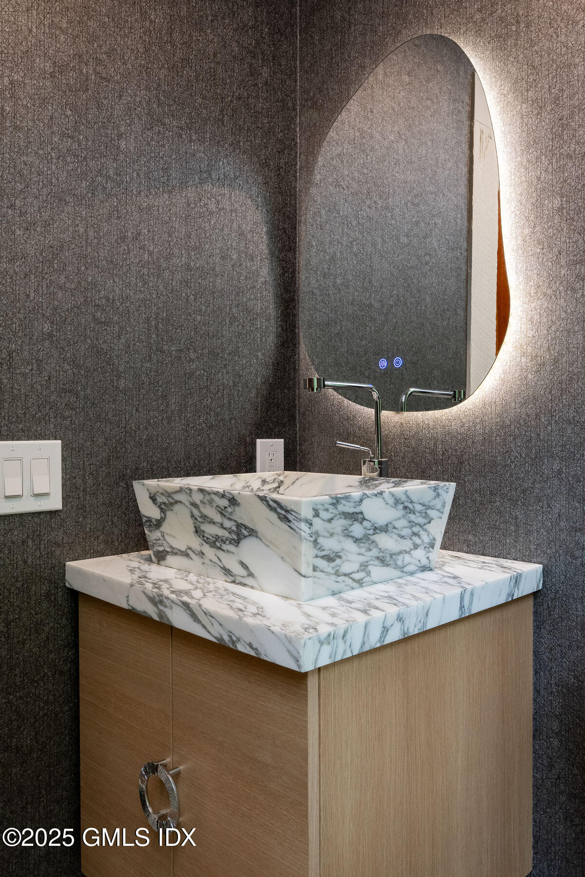 Greenwich, Connecticut 06830, United States, 3 Bedrooms Bedrooms, ,4 BathroomsBathrooms,Residential,Active,203865