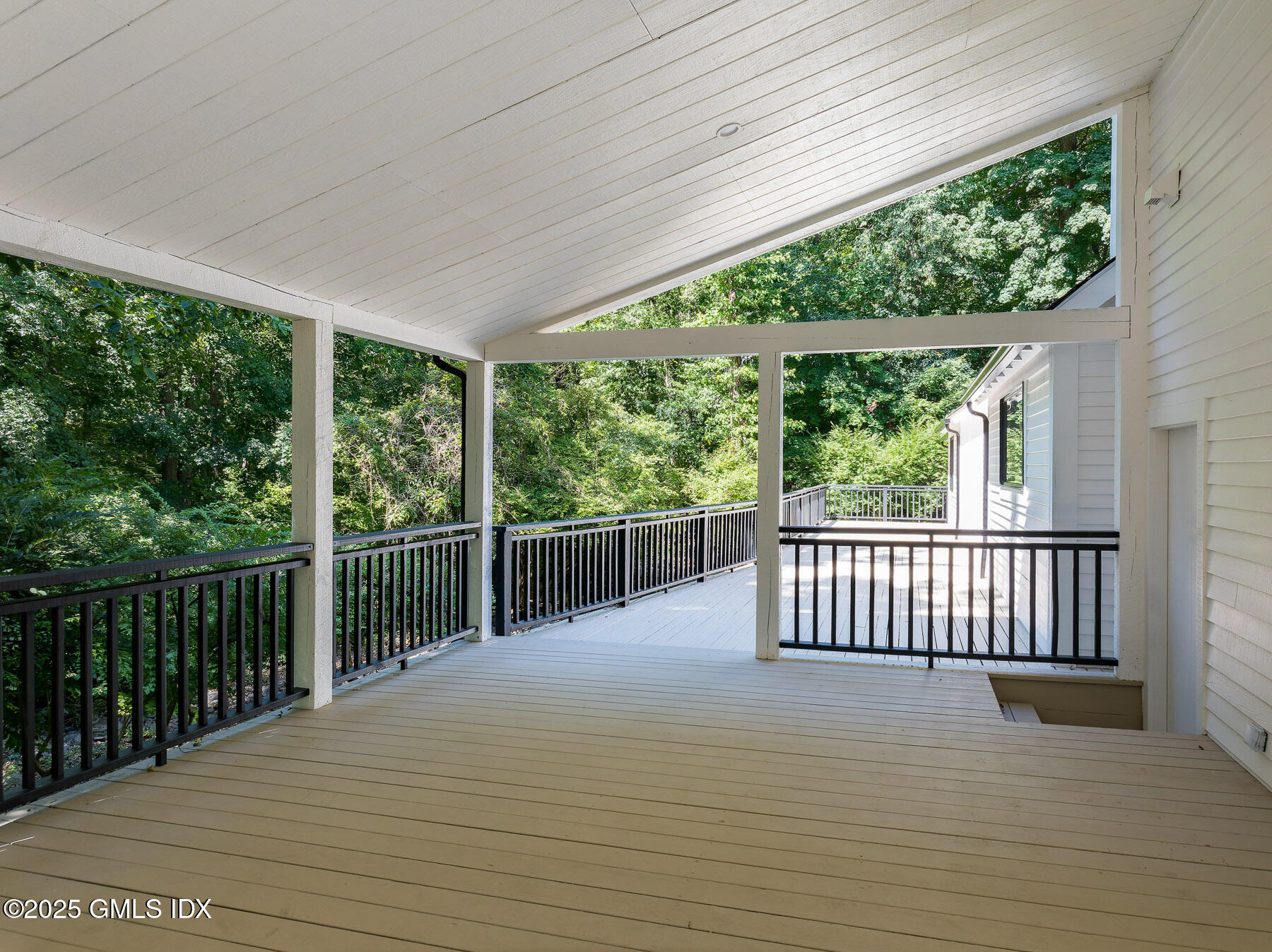 Greenwich, Connecticut 06830, United States, 3 Bedrooms Bedrooms, ,4 BathroomsBathrooms,Residential,Active,203865