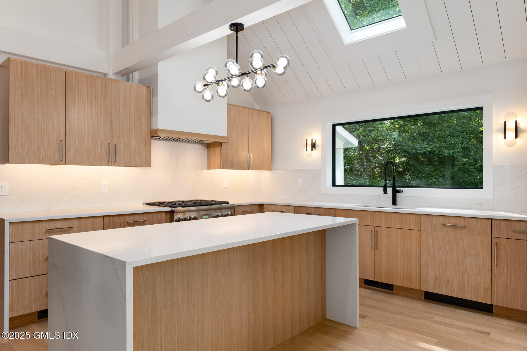 Greenwich, Connecticut 06830, United States, 3 Bedrooms Bedrooms, ,4 BathroomsBathrooms,Residential,Active,203865