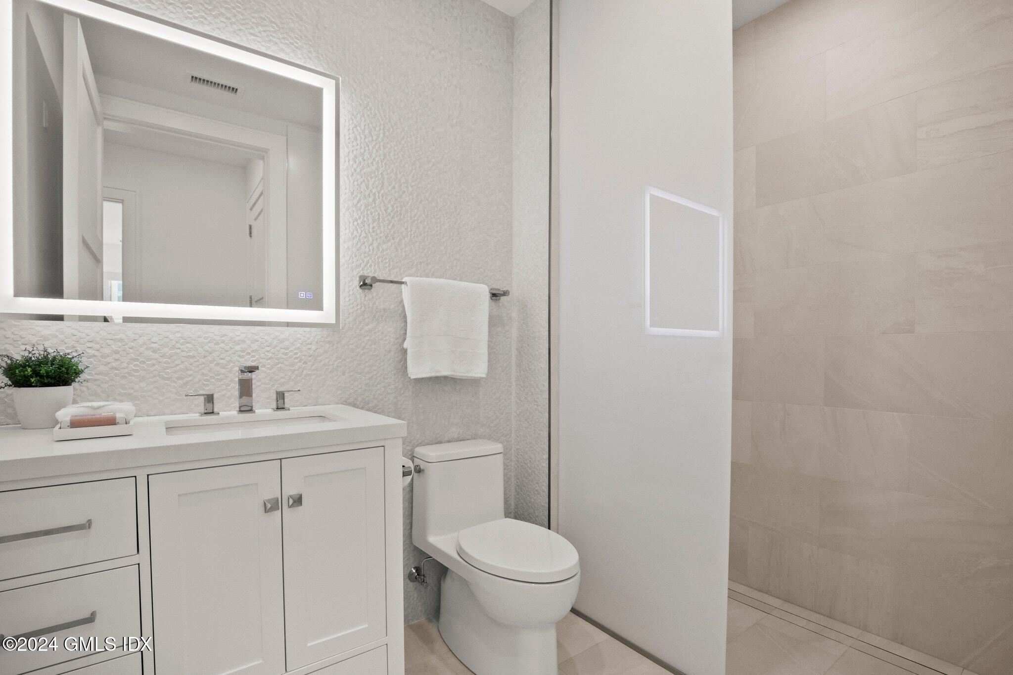 Greenwich, Connecticut 06830, United States, 2 Bedrooms Bedrooms, ,2 BathroomsBathrooms,Residential,Active,8403