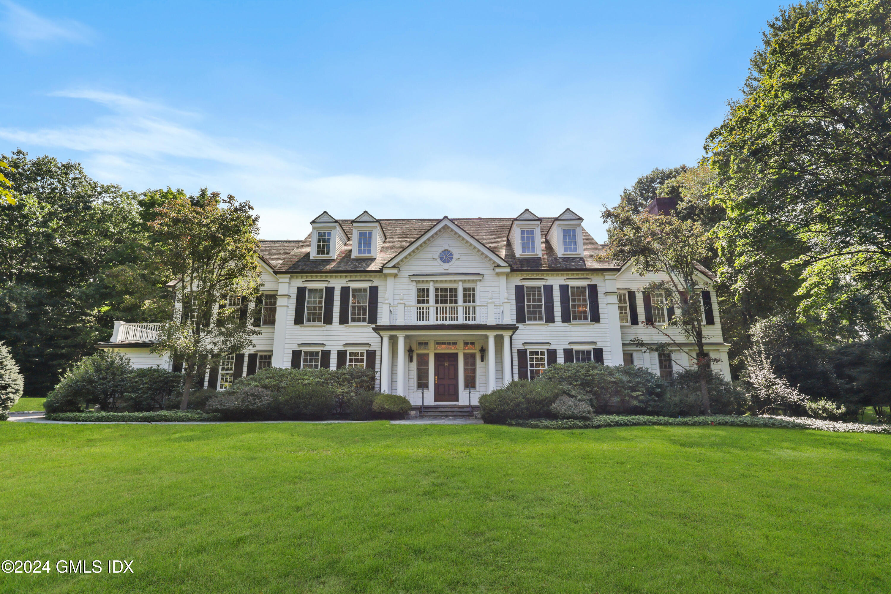 20 Sherwood Farm Lane, Greenwich, Connecticut - 6 Bedrooms  
7.5 Bathrooms - 