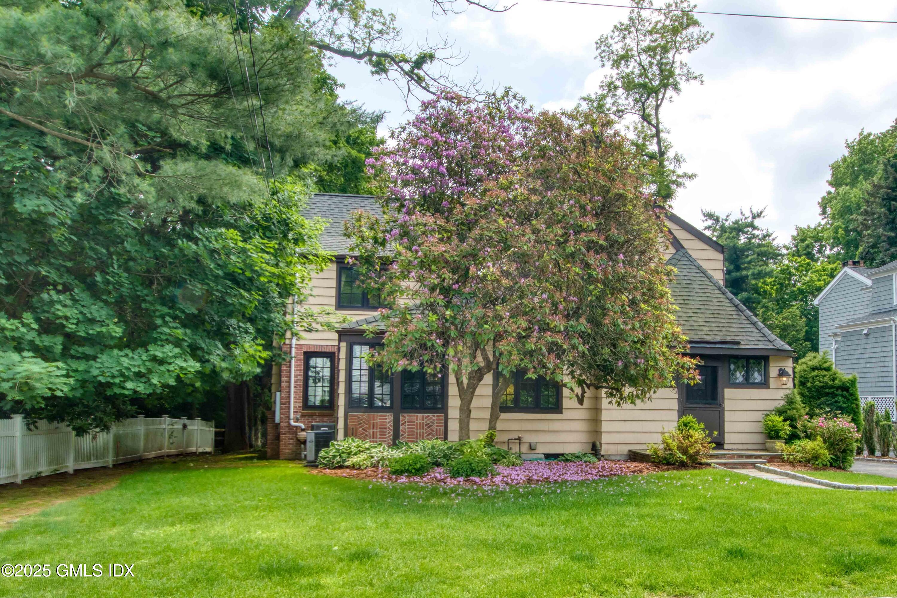 Rental Property at 28 Terrace Avenue, Riverside, Connecticut - Bedrooms: 5 
Bathrooms: 5  - $15,000 MO.