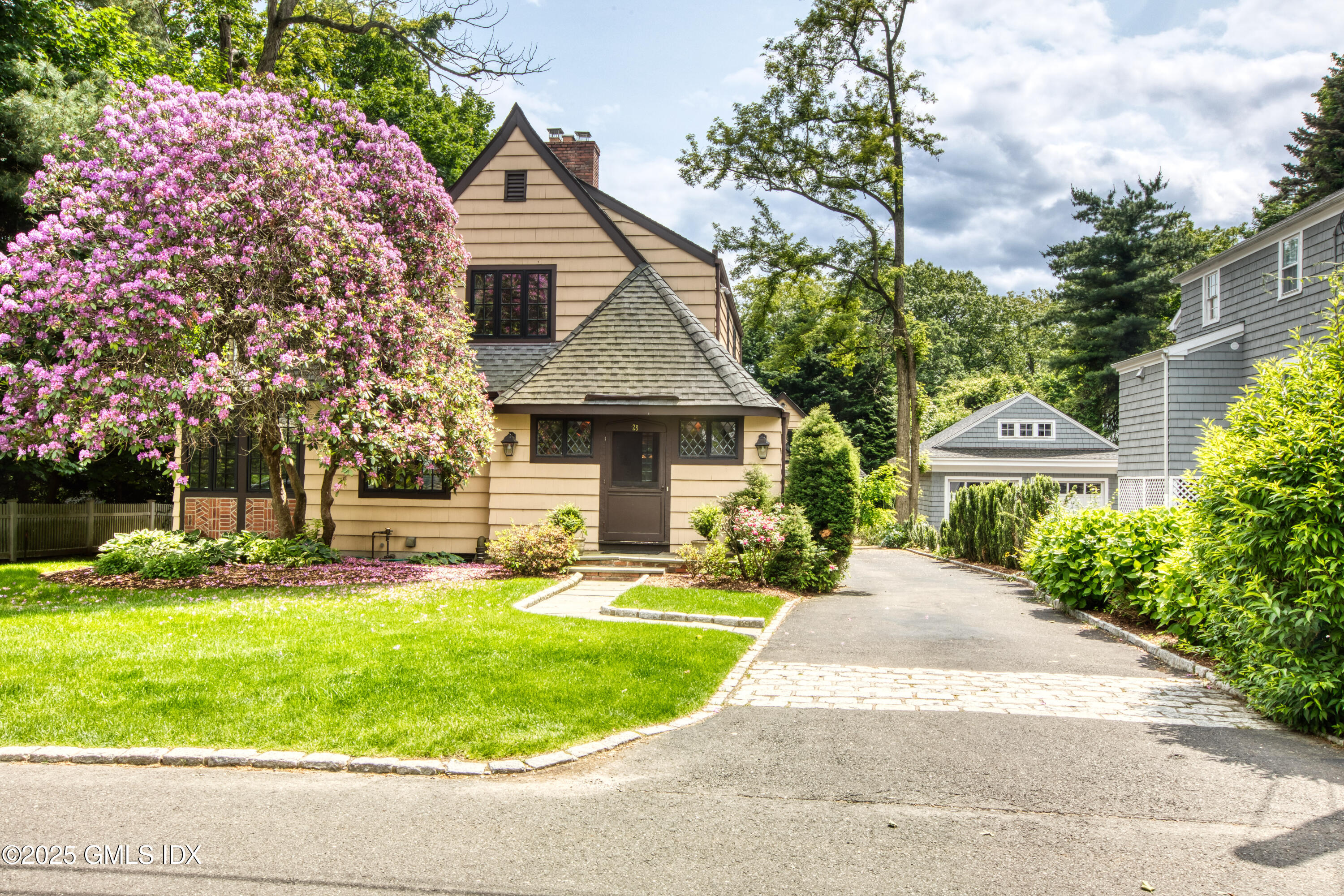 28 Terrace Avenue, Riverside, Connecticut - 5 Bedrooms  
5 Bathrooms - 
