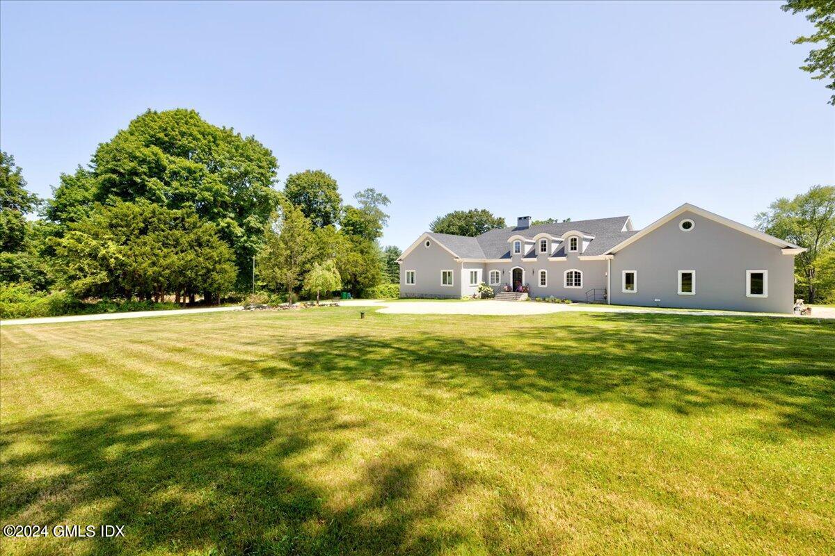 424 Taconic Road, Greenwich, Connecticut - 5 Bedrooms  
5.5 Bathrooms - 