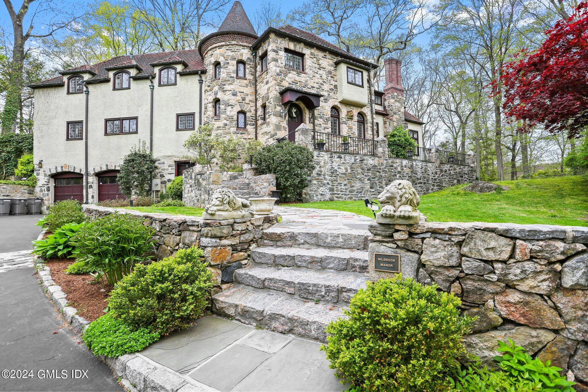 Property for Sale at 3 Woodside Drive, Greenwich, Connecticut - Bedrooms: 6 
Bathrooms: 5.5  - $3,995,000