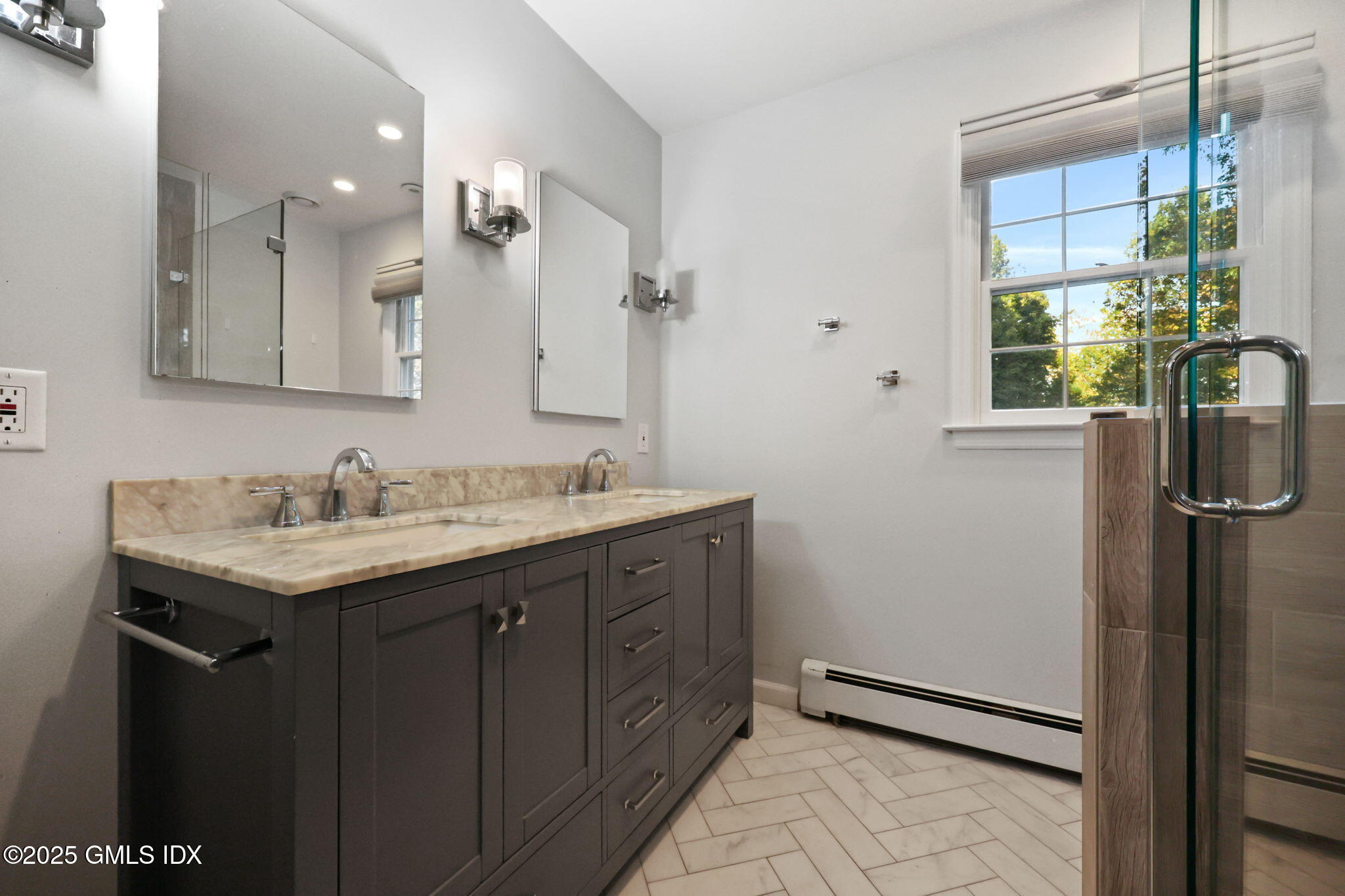 Greenwich, Connecticut 06831, United States, 4 Bedrooms Bedrooms, ,3 BathroomsBathrooms,Residential,Active,229374