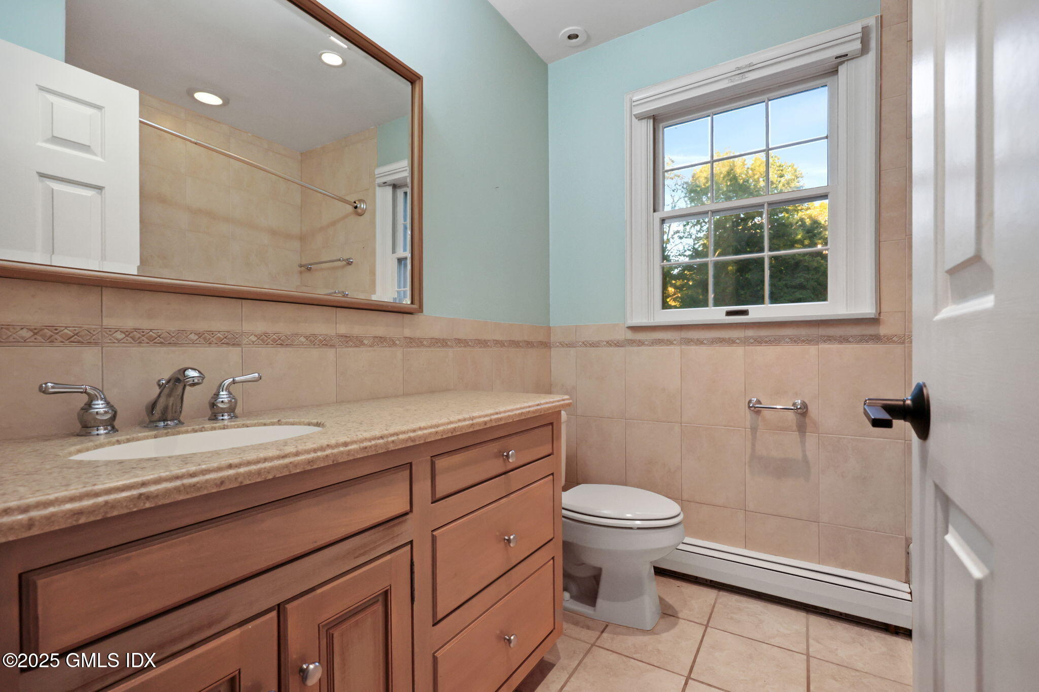 Greenwich, Connecticut 06831, United States, 4 Bedrooms Bedrooms, ,3 BathroomsBathrooms,Residential,Active,229374