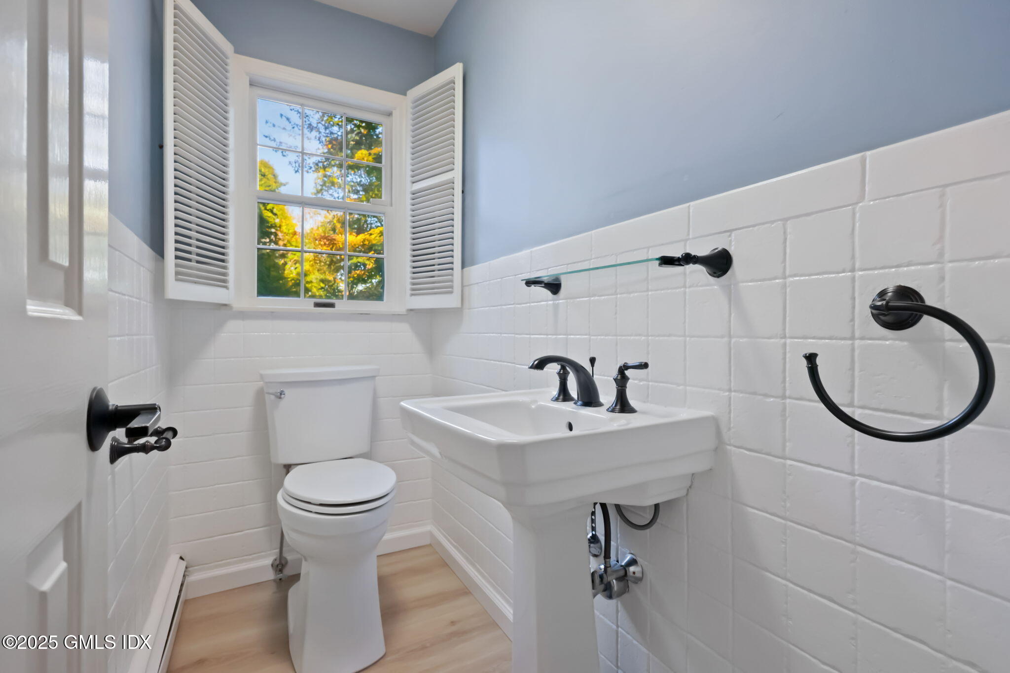 Greenwich, Connecticut 06831, United States, 4 Bedrooms Bedrooms, ,3 BathroomsBathrooms,Residential,Active,229374