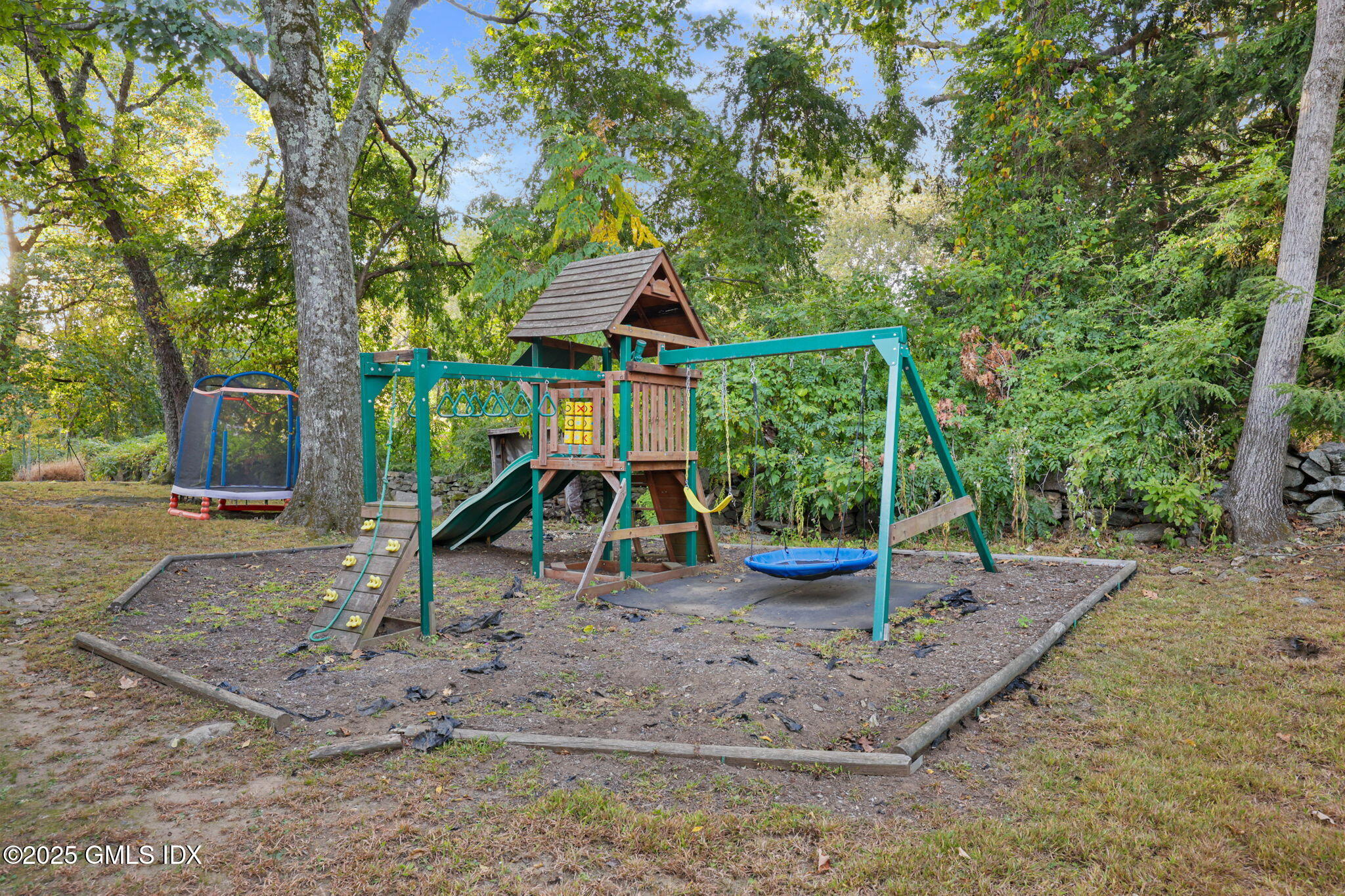 Greenwich, Connecticut 06831, United States, 4 Bedrooms Bedrooms, ,3 BathroomsBathrooms,Residential,Active,229374