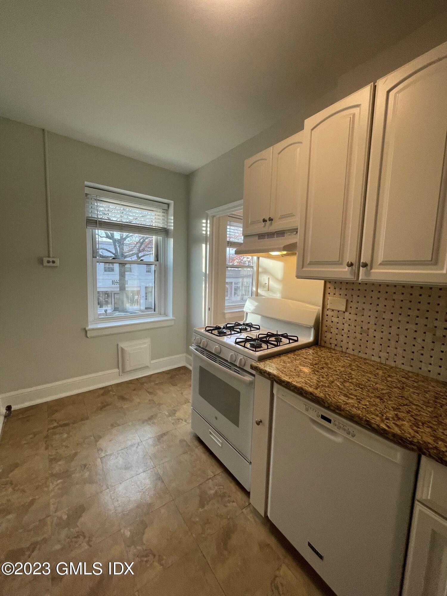 Greenwich, Connecticut 06830, United States, 2 Bedrooms Bedrooms, ,1 BathroomBathrooms,Residential,Active,121718