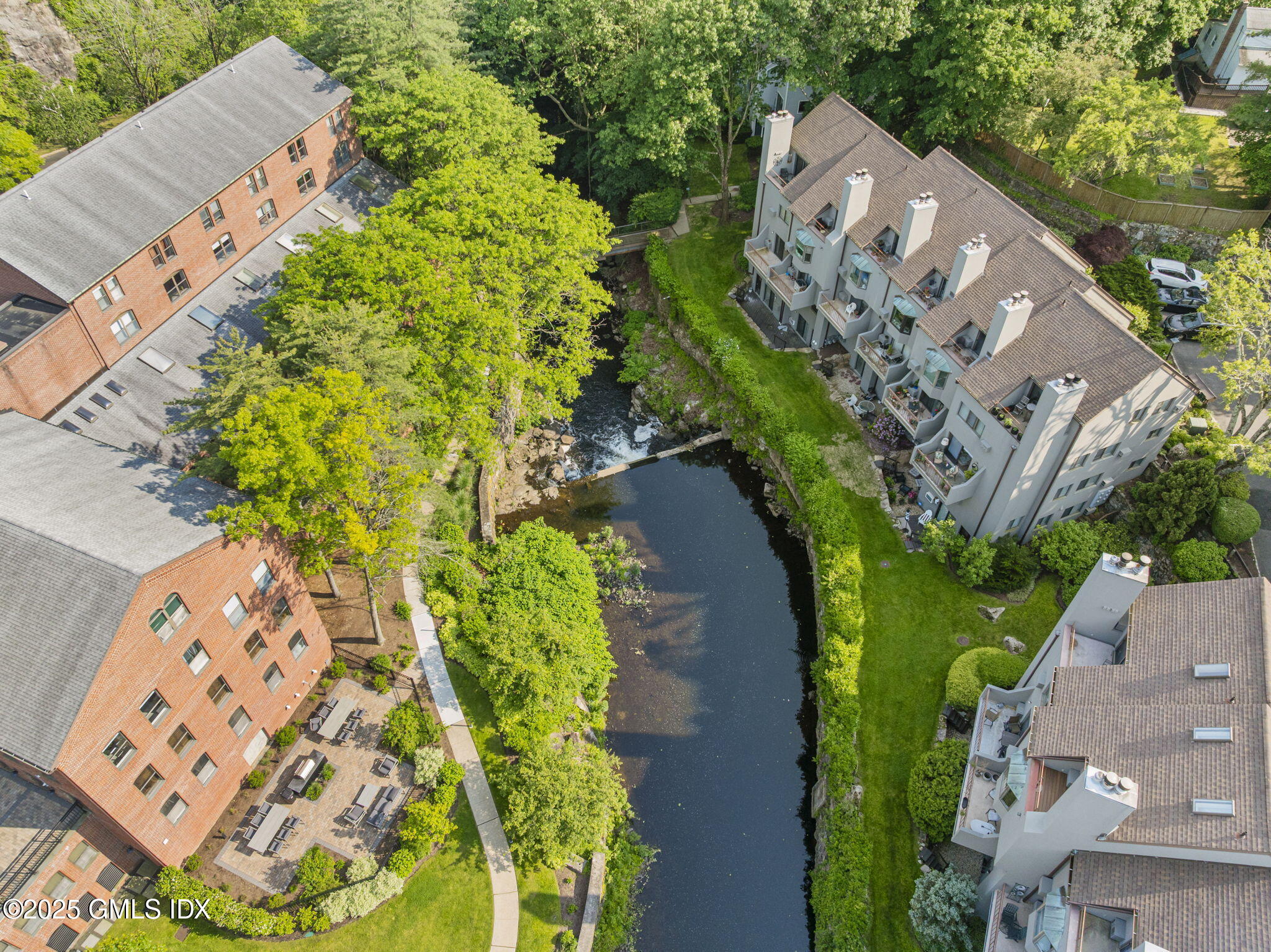 Property for Sale at 45 Ettl Lane, Greenwich, Connecticut - Bedrooms: 2 
Bathrooms: 3  - $969,000