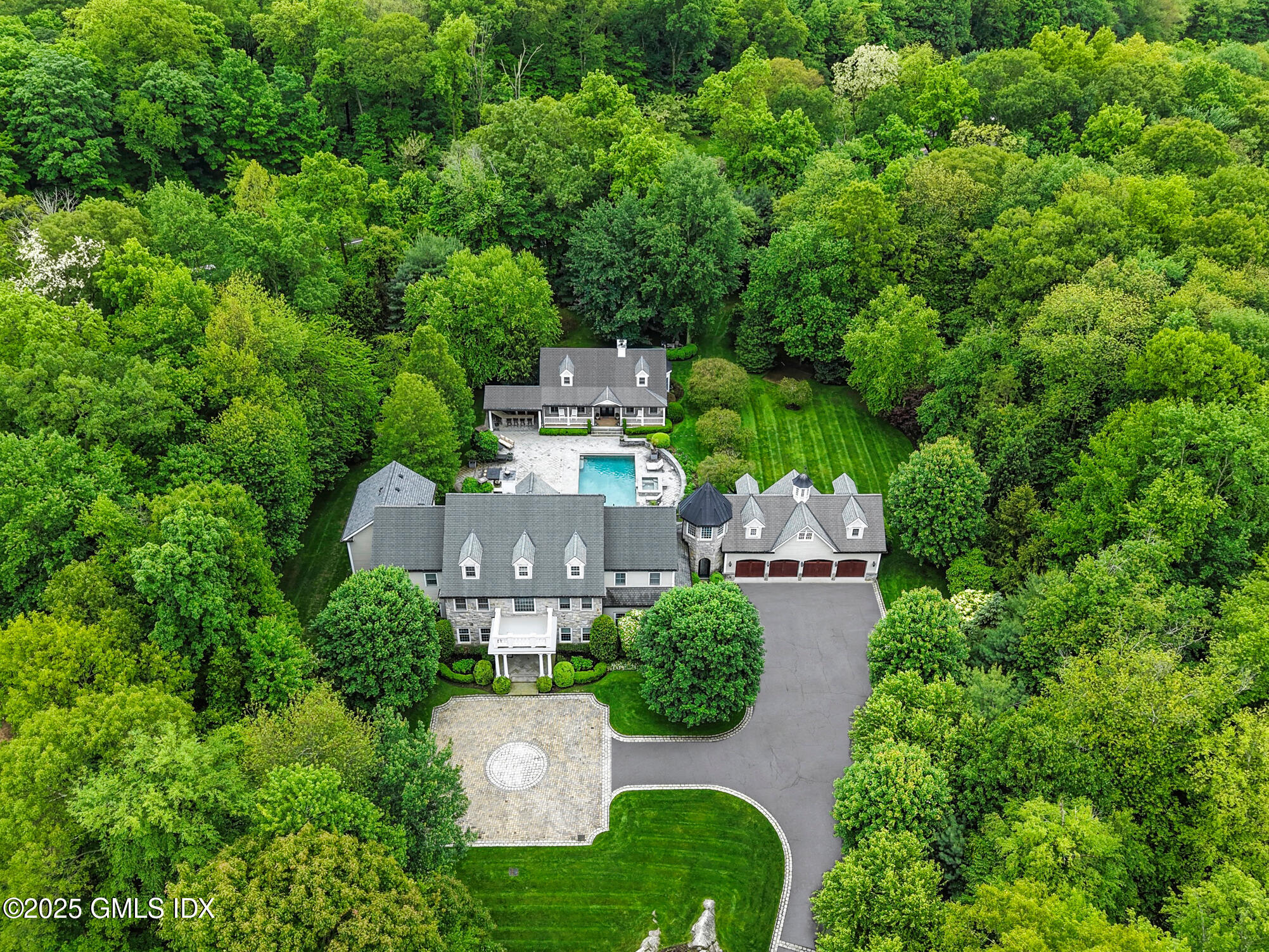 Property for Sale at 34 Carrington Drive, Greenwich, Connecticut - Bedrooms: 6 
Bathrooms: 7.5  - $8,850,000