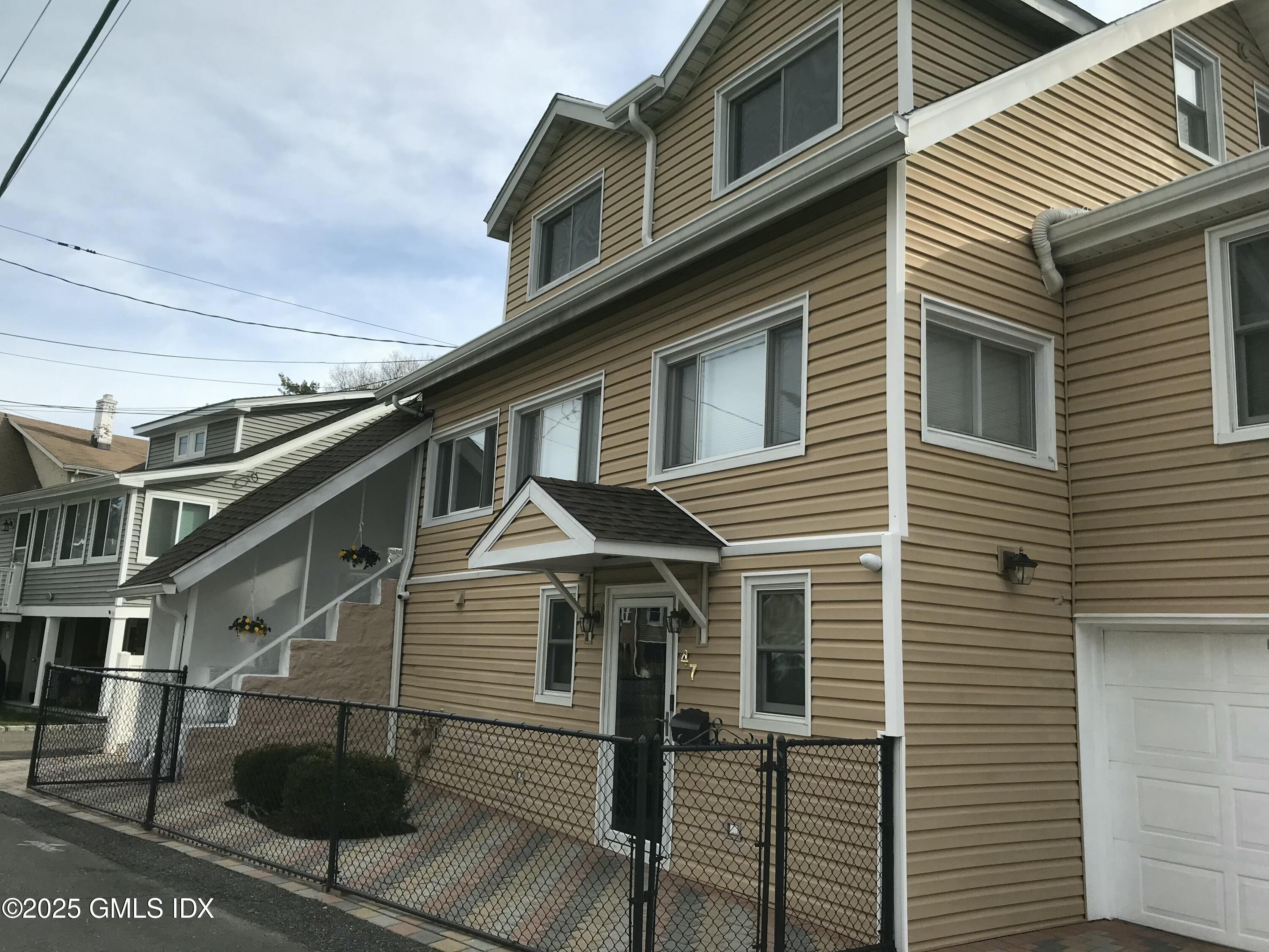 Rental Property at 47 Cos Cob Avenue, Cos Cob, Connecticut - Bedrooms: 2 
Bathrooms: 1  - $2,725 MO.