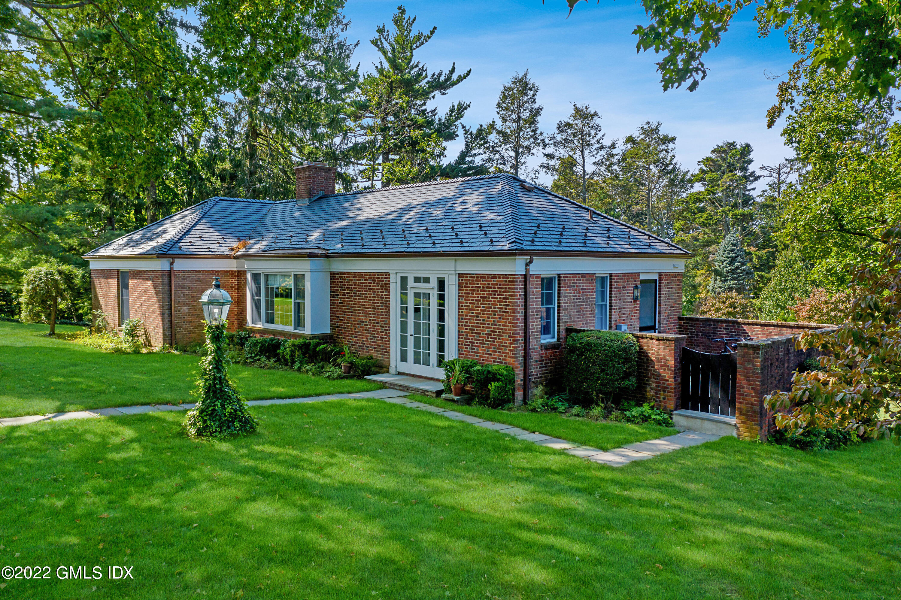 Rental Property at 30 Field Point Drive, Greenwich, Connecticut - Bedrooms: 2 
Bathrooms: 2.5  - $10,000 MO.