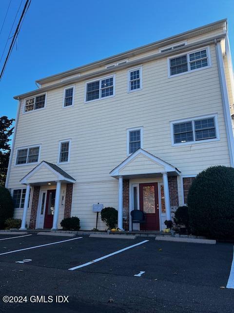 7 Wampus Lane, Riverside, Connecticut - 2 Bedrooms  
1 Bathrooms - 