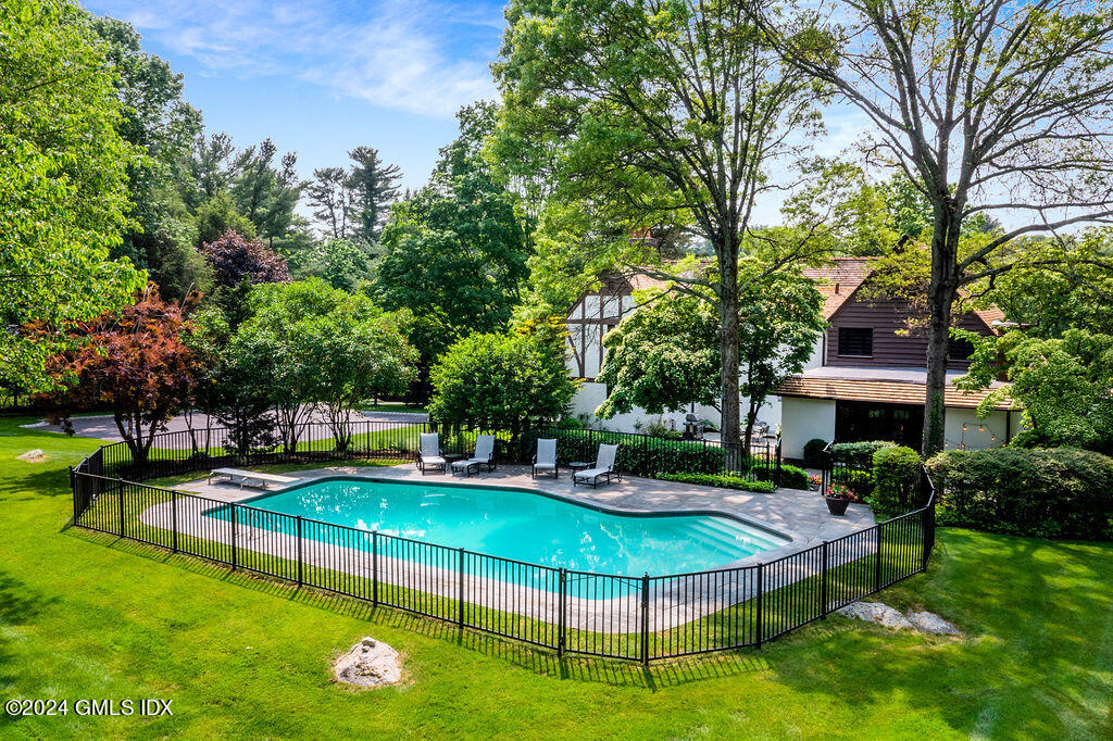 Property for Sale at 623 Lake Avenue, Greenwich, Connecticut - Bedrooms: 5 
Bathrooms: 5  - $3,995,000