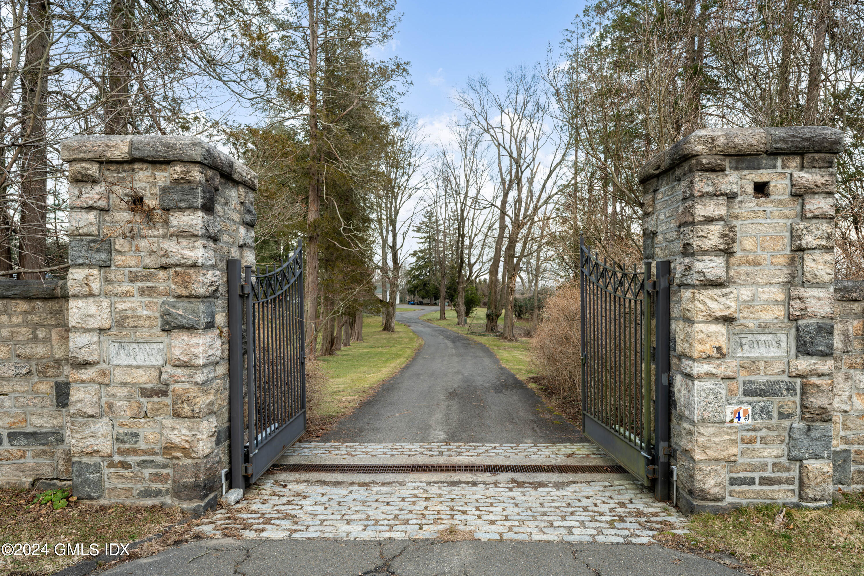 Property for Sale at 549 Round Hill Road, Greenwich, Connecticut - Bedrooms: 1 
Bathrooms: 1  - $4,500,000