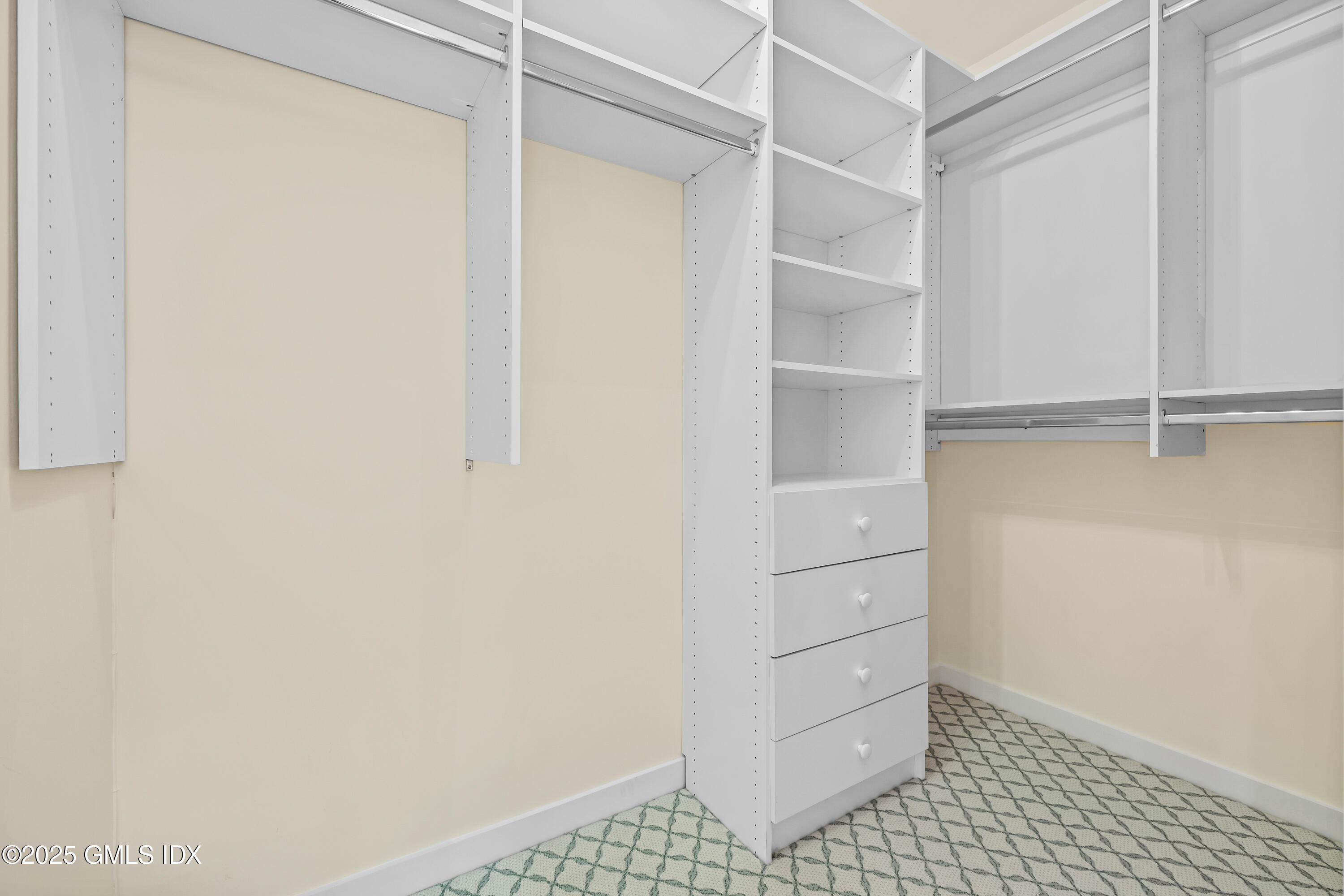 Greenwich, Connecticut 06830, United States, 3 Bedrooms Bedrooms, ,4 BathroomsBathrooms,Residential,Coming Soon,219378