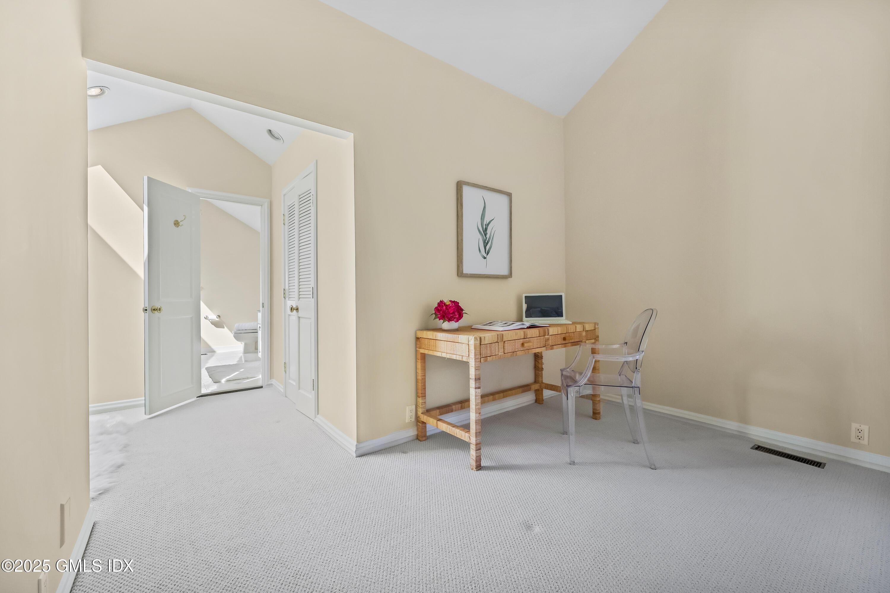 Greenwich, Connecticut 06830, United States, 3 Bedrooms Bedrooms, ,4 BathroomsBathrooms,Residential,Coming Soon,219378