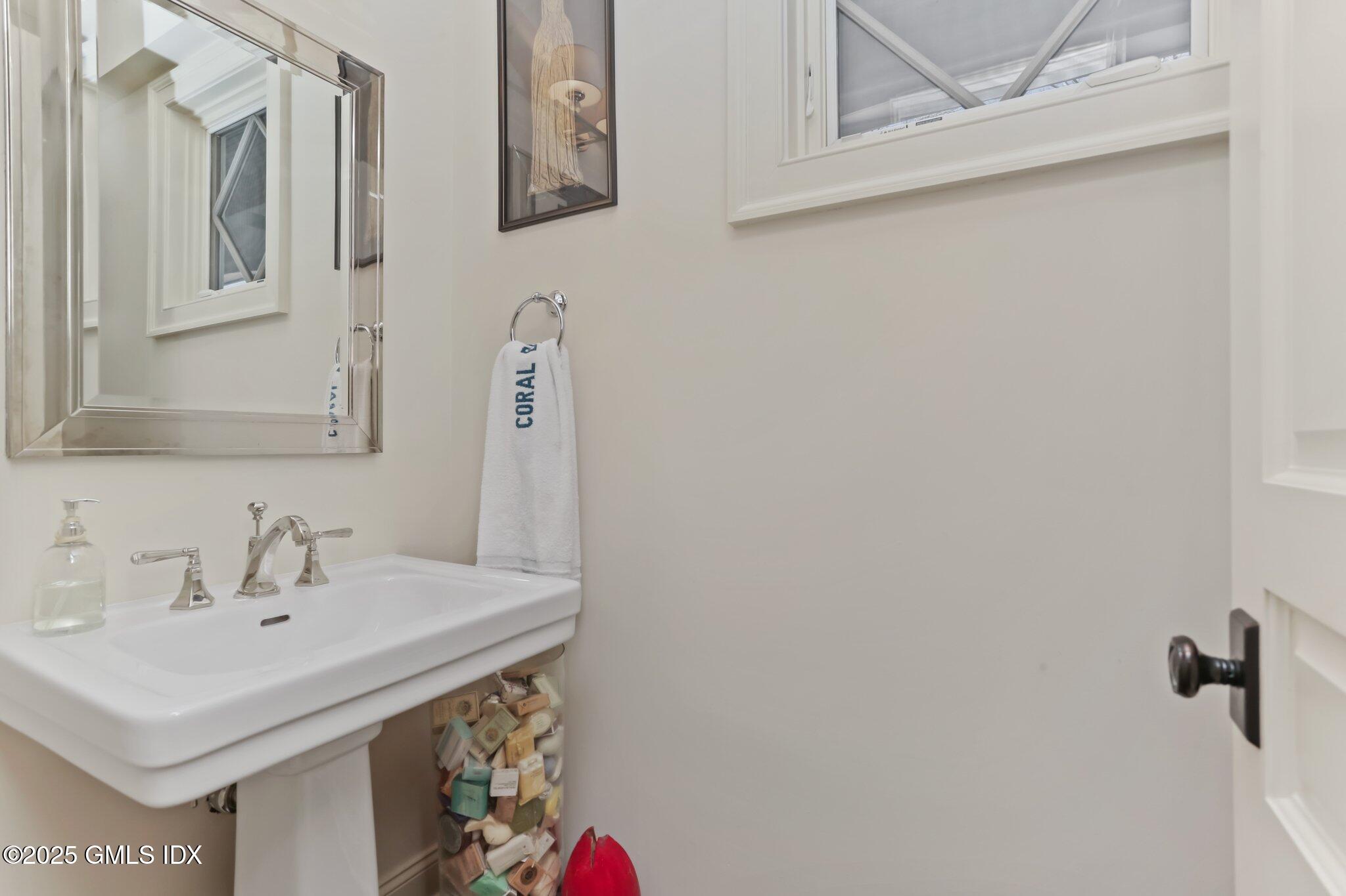 Cos Cob, Connecticut 06807, United States, 3 Bedrooms Bedrooms, ,4 BathroomsBathrooms,Residential,Active,118673