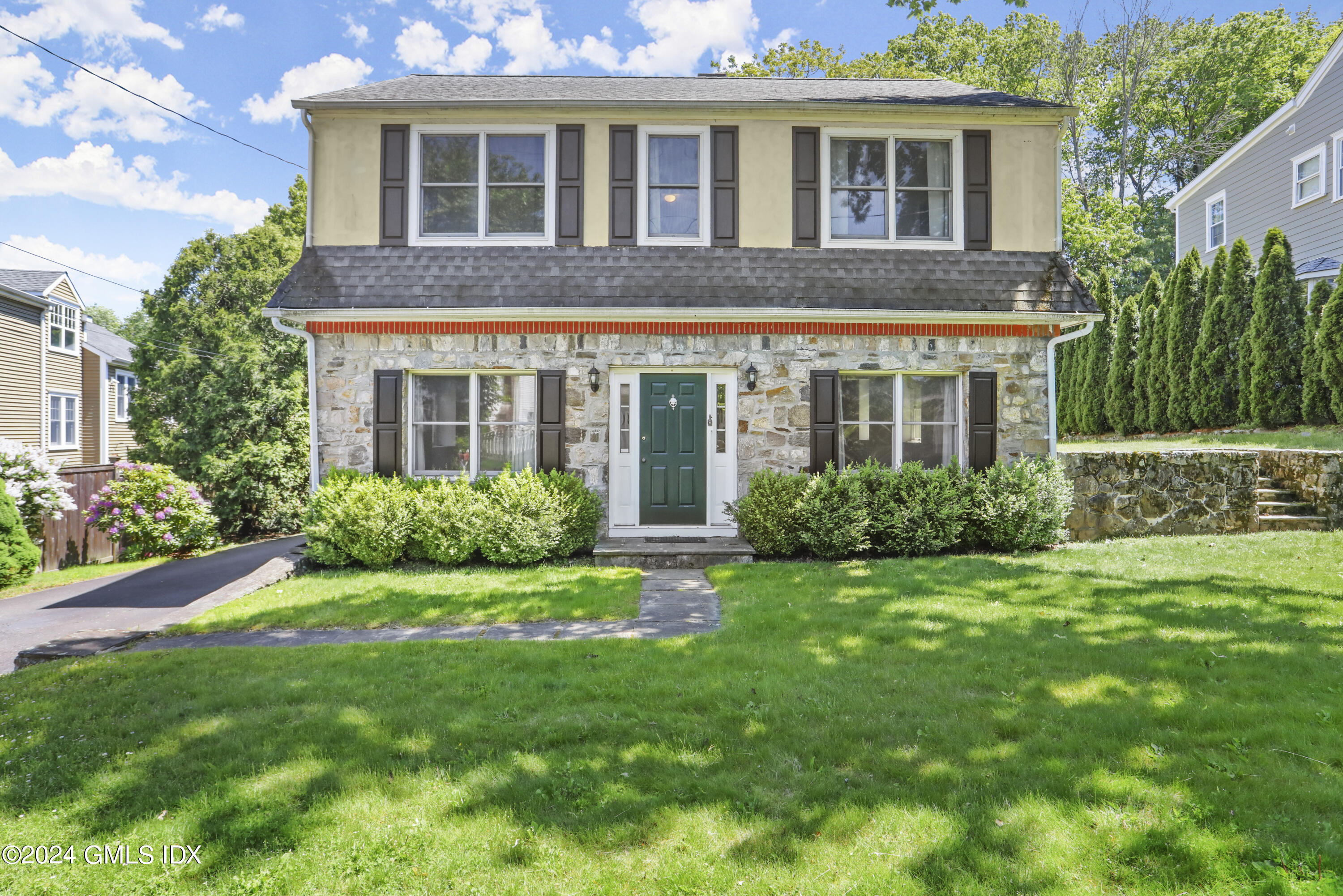 Rental Property at 24 Sunshine Avenue, Riverside, Connecticut - Bedrooms: 4 
Bathrooms: 3  - $8,500 MO.