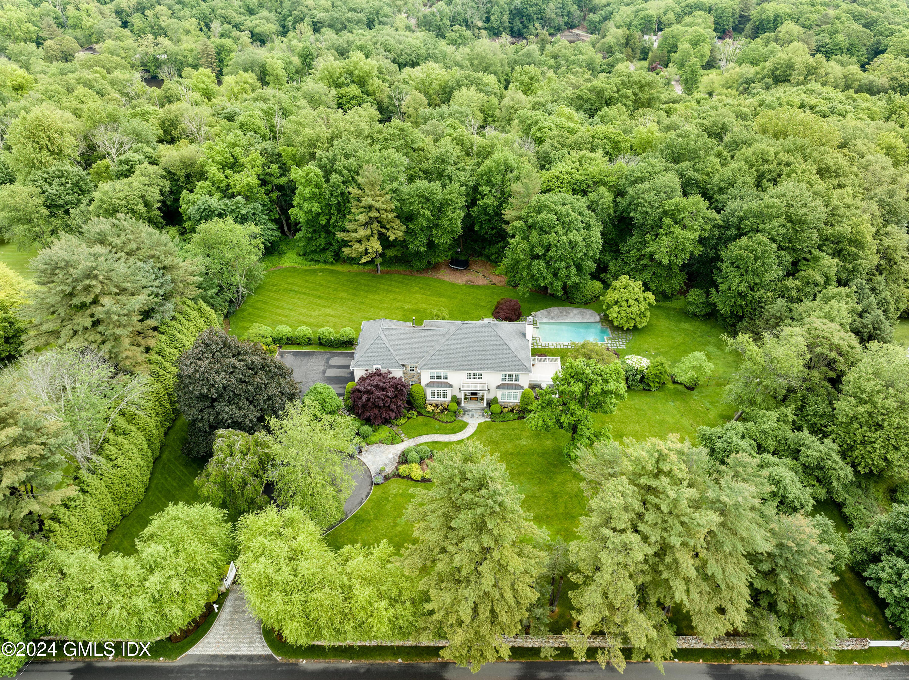 416 Taconic Road, Greenwich, Connecticut - 5 Bedrooms  
6 Bathrooms - 