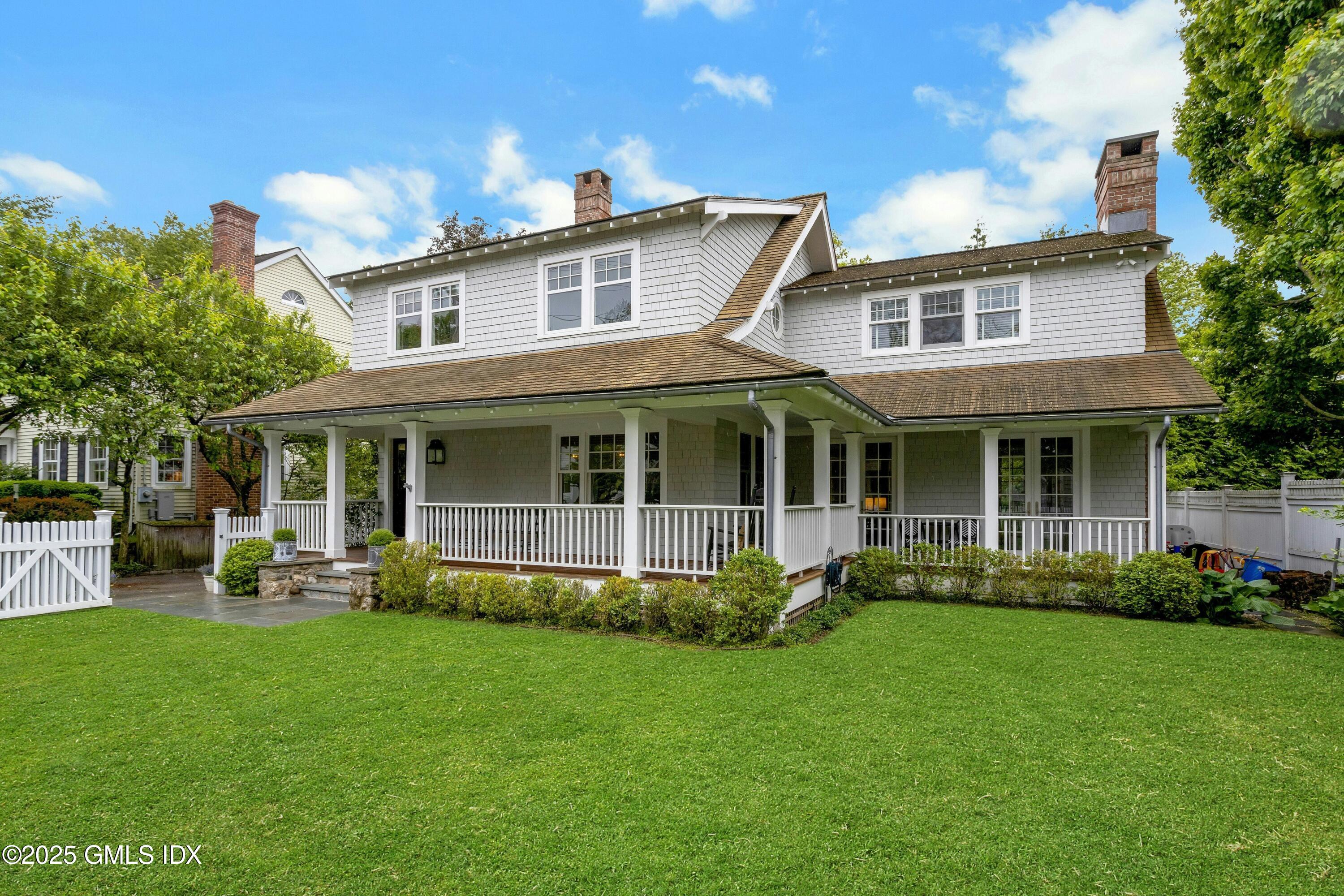 Property for Sale at 14 Edgewater Drive, Old Greenwich, Connecticut - Bedrooms: 4 
Bathrooms: 2.5  - $2,699,000