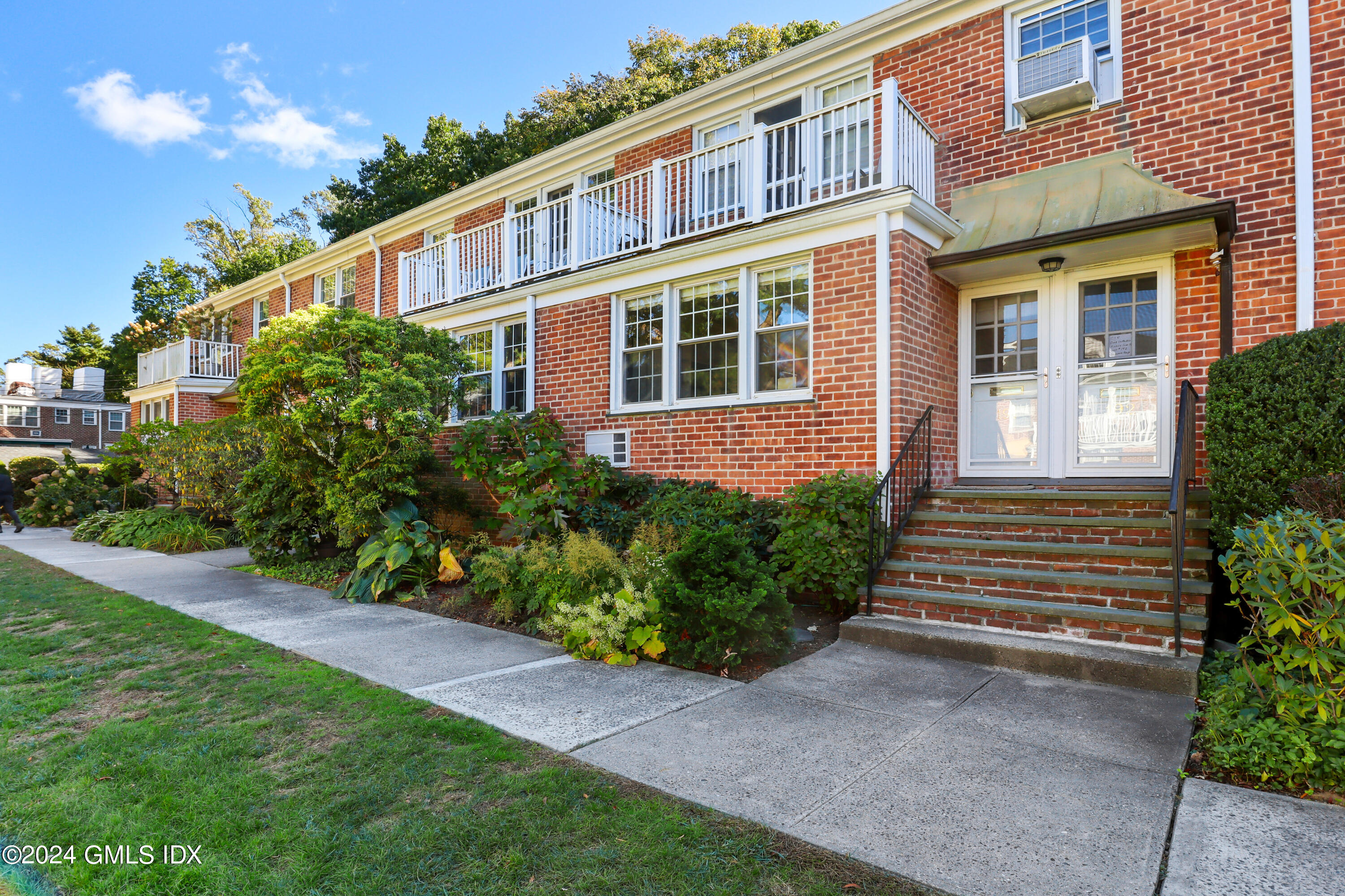 191 Putnam Park, Greenwich, Connecticut - 2 Bedrooms  
1 Bathrooms - 