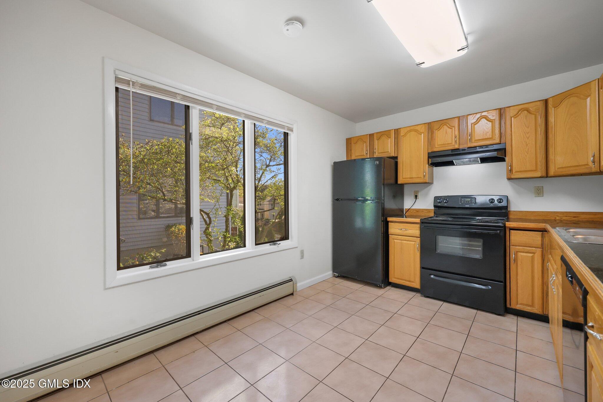 Greenwich, Connecticut 06831, United States, 2 Bedrooms Bedrooms, ,4 BathroomsBathrooms,Residential,Active,120813