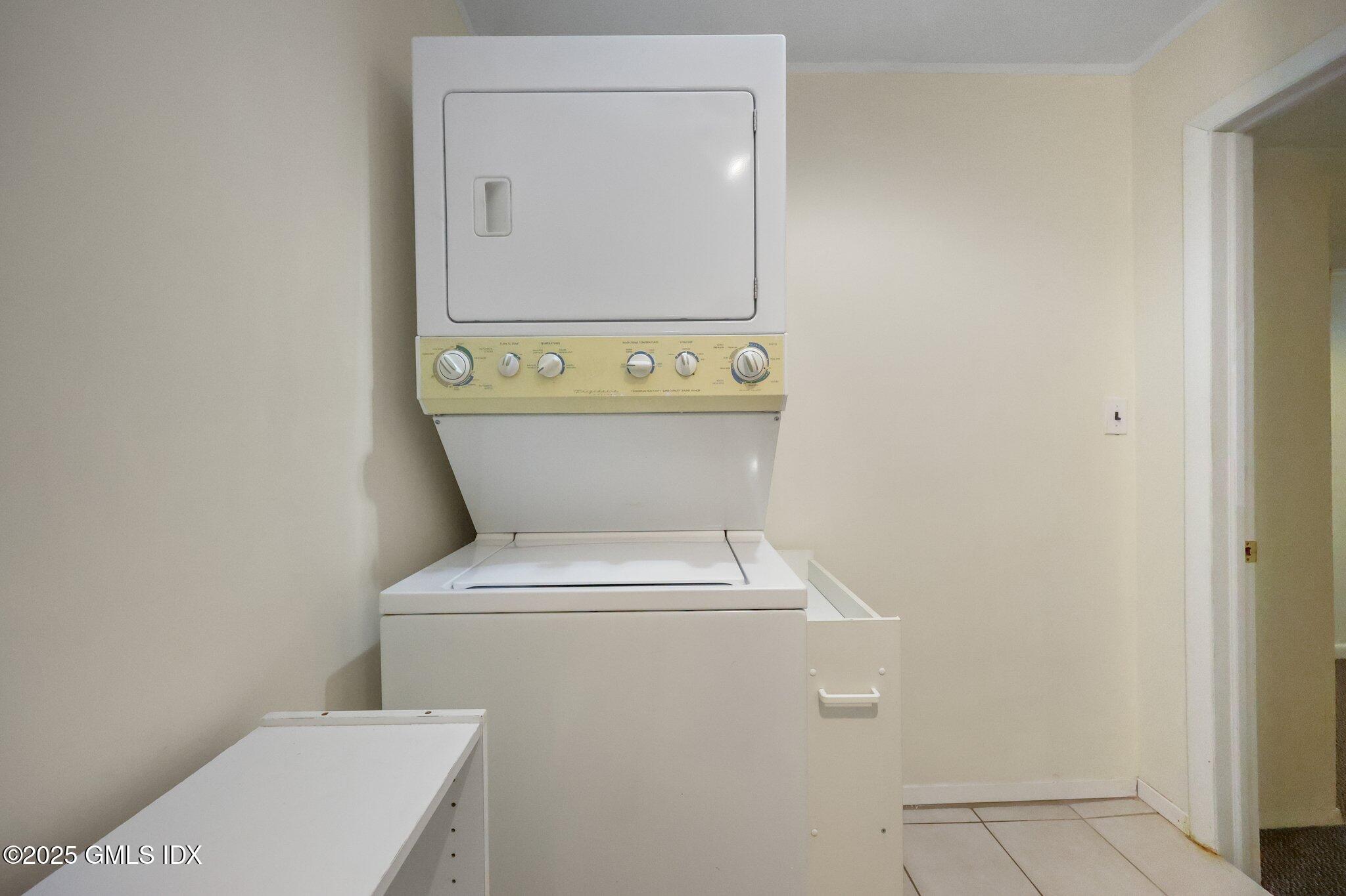 Greenwich, Connecticut 06831, United States, 2 Bedrooms Bedrooms, ,4 BathroomsBathrooms,Residential,Active,120813