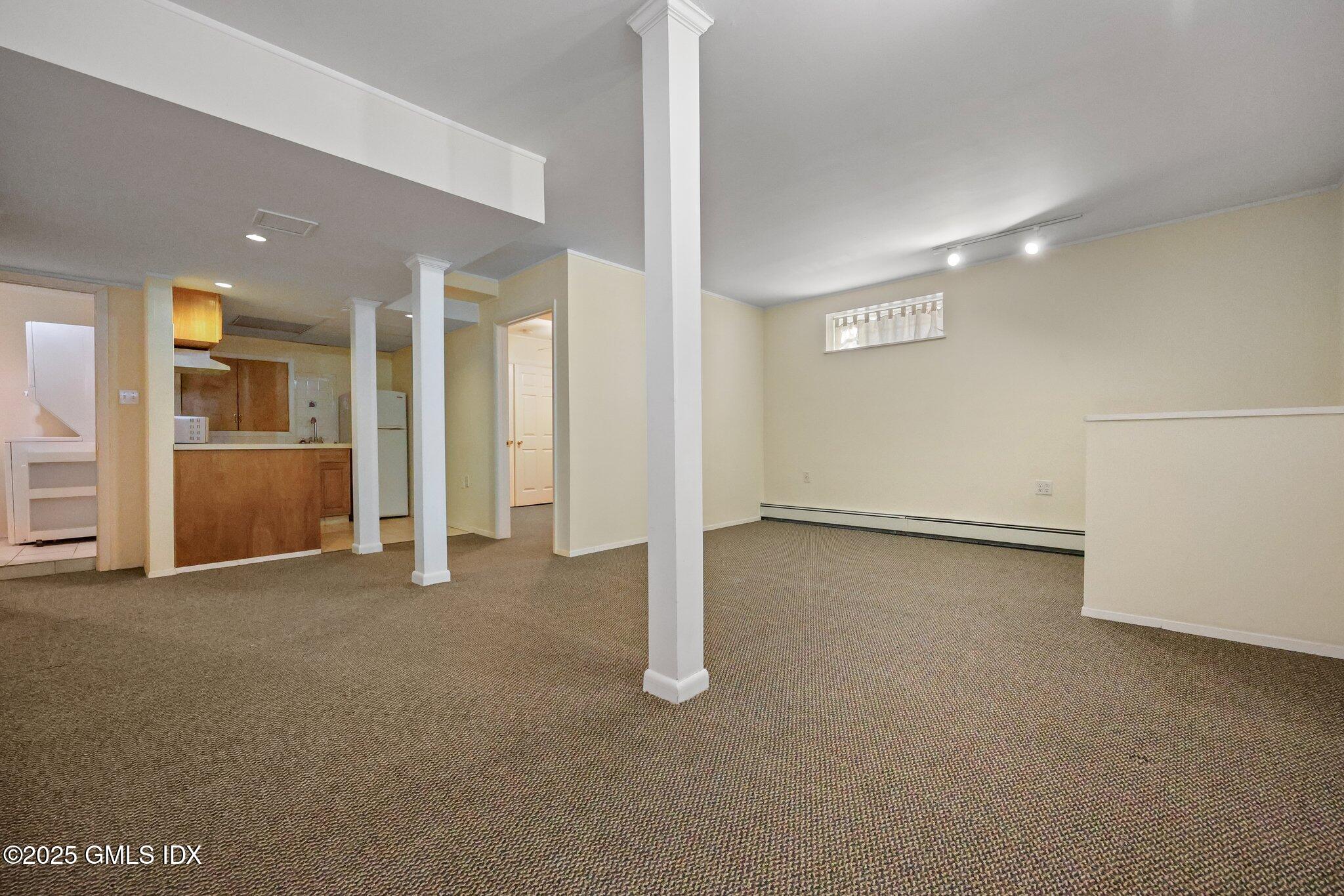 Greenwich, Connecticut 06831, United States, 2 Bedrooms Bedrooms, ,4 BathroomsBathrooms,Residential,Active,120813