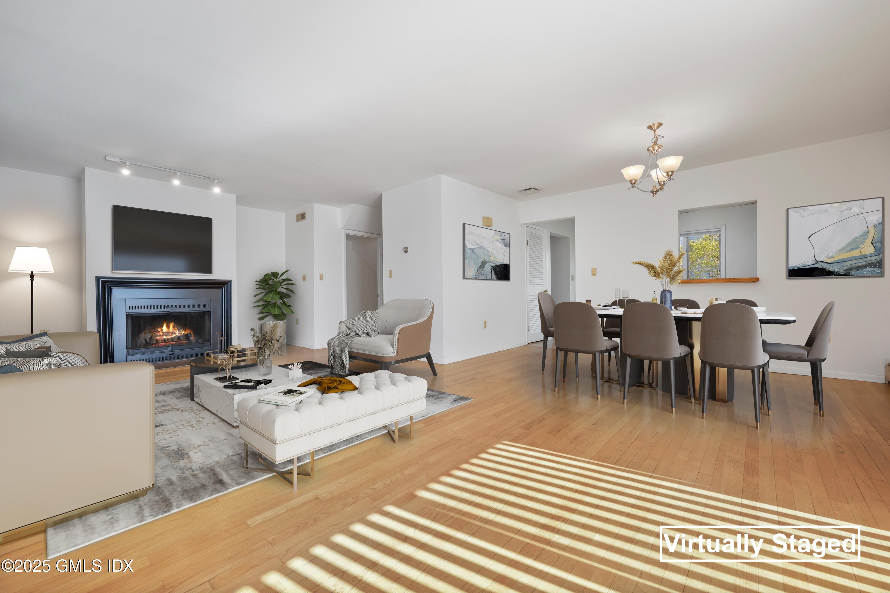 Greenwich, Connecticut 06831, United States, 2 Bedrooms Bedrooms, ,4 BathroomsBathrooms,Residential,Active,120813