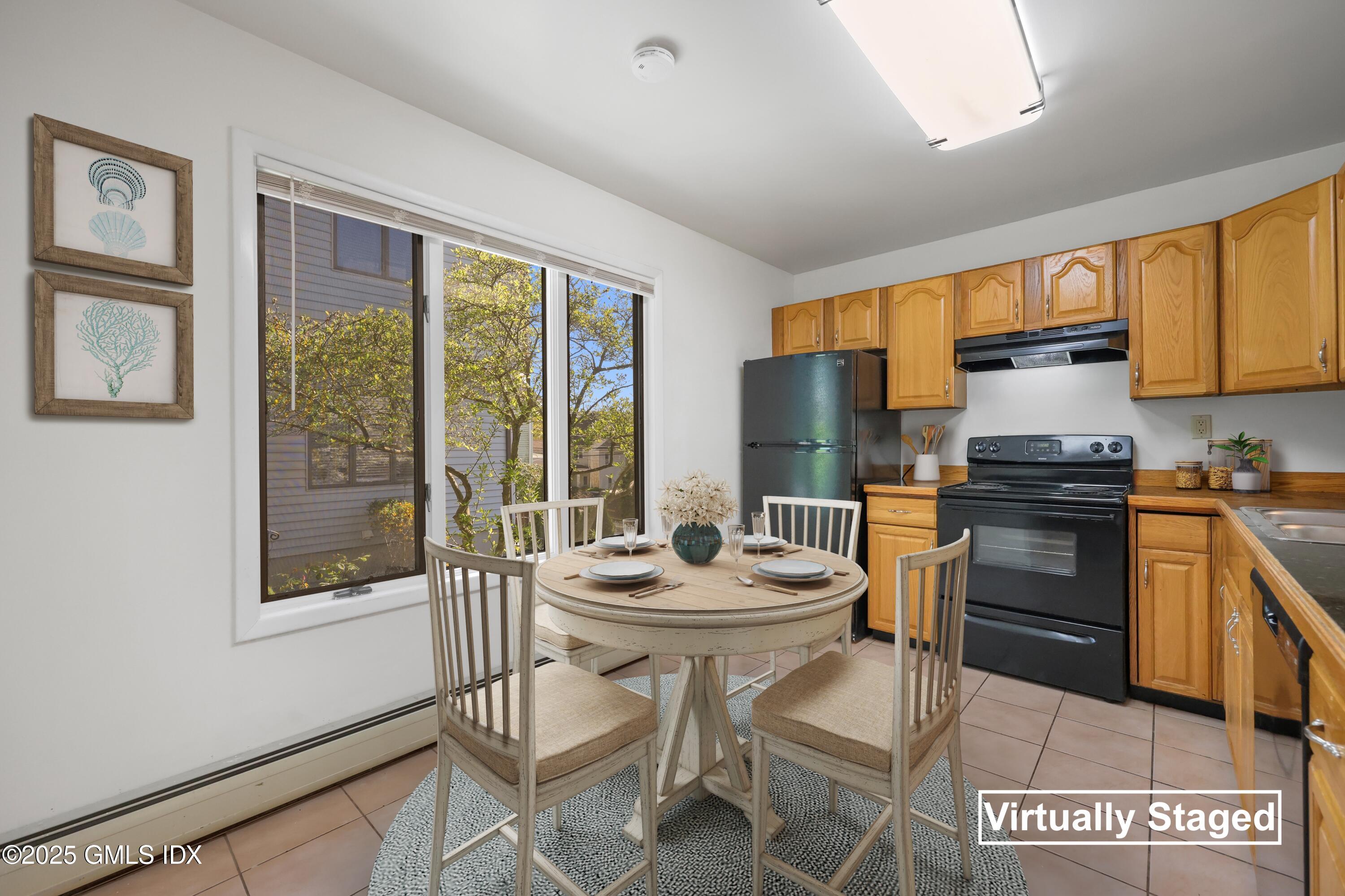 Greenwich, Connecticut 06831, United States, 2 Bedrooms Bedrooms, ,4 BathroomsBathrooms,Residential,Active,120813