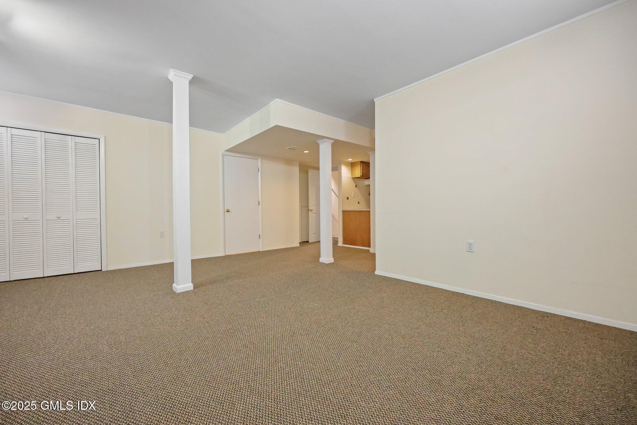 Greenwich, Connecticut 06831, United States, 2 Bedrooms Bedrooms, ,4 BathroomsBathrooms,Residential,Active,120813